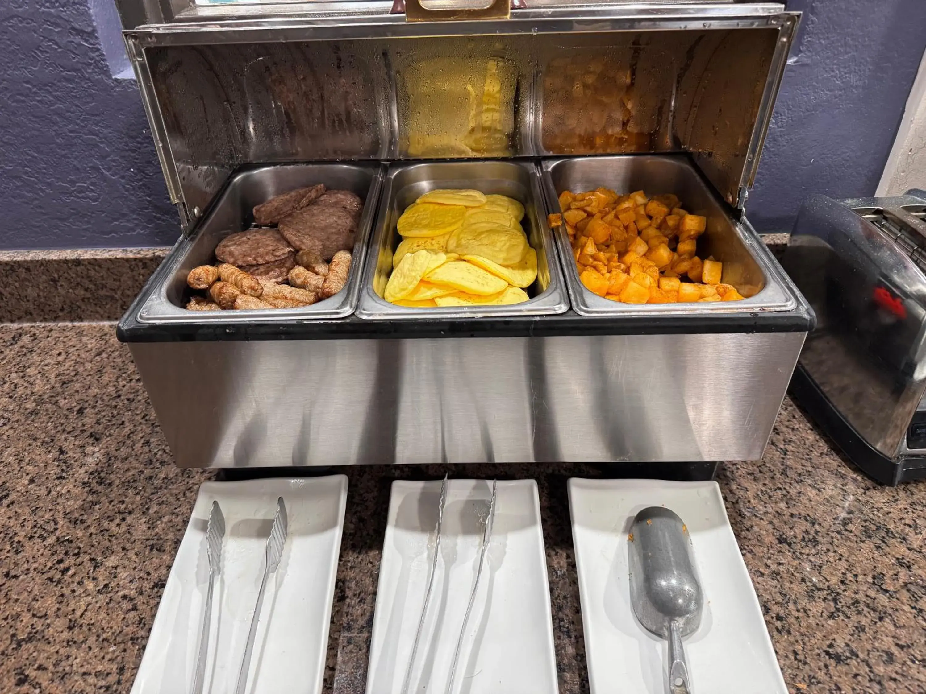 Restaurant/places to eat in AmericInn by Wyndham White Bear Lake St. Paul Restaurant/places to eat in AmericInn by Wyndham White Bear Lake St. Paul