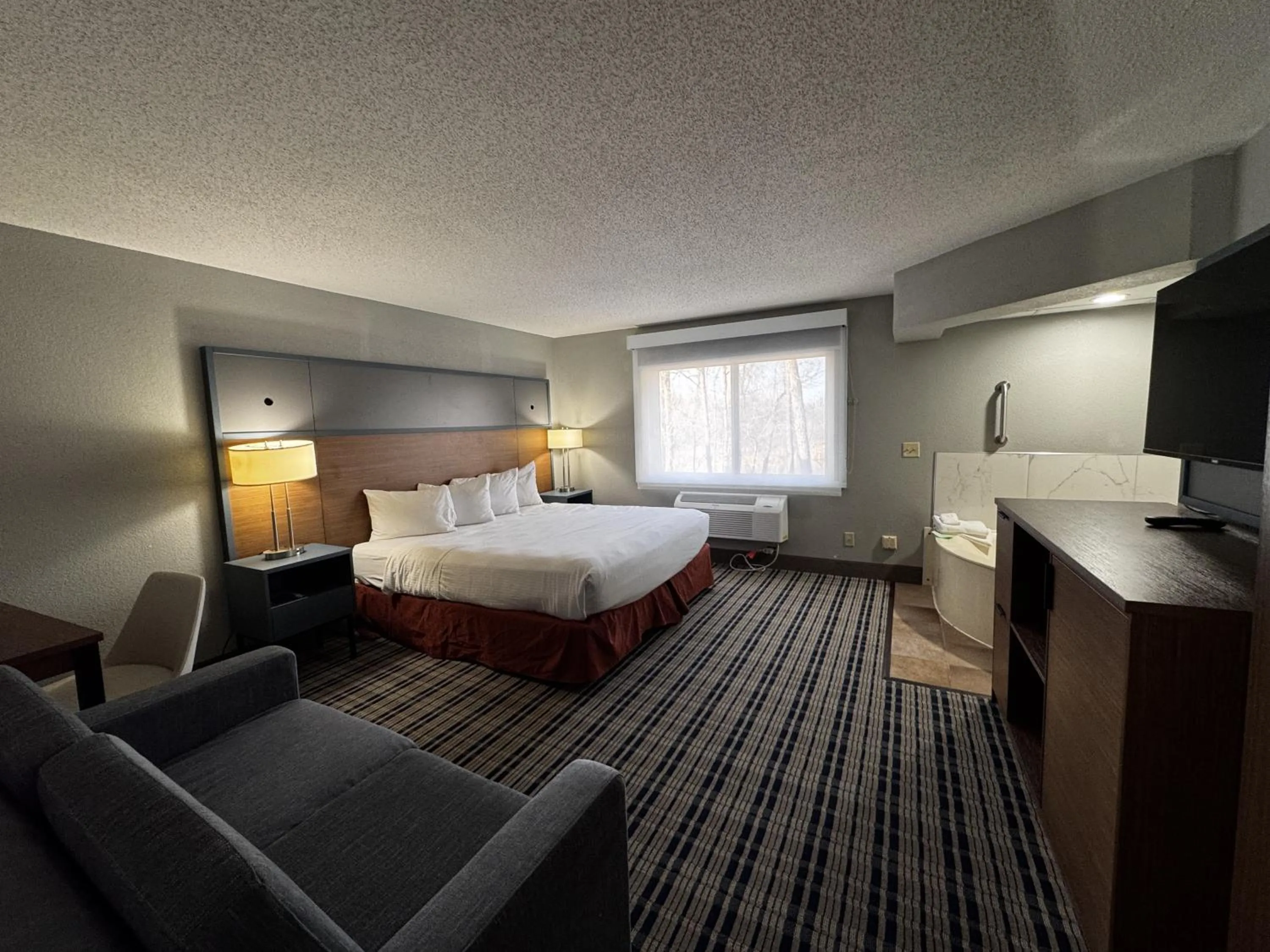Hot Tub, Bed in AmericInn by Wyndham White Bear Lake St. Paul