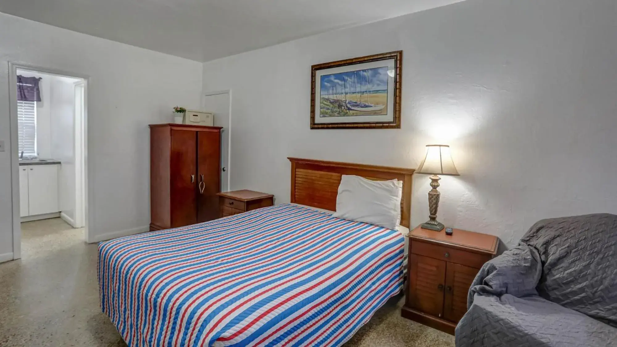 Bed in Richard's Pet Friendly Motel Bed in Richard's Pet Friendly Motel