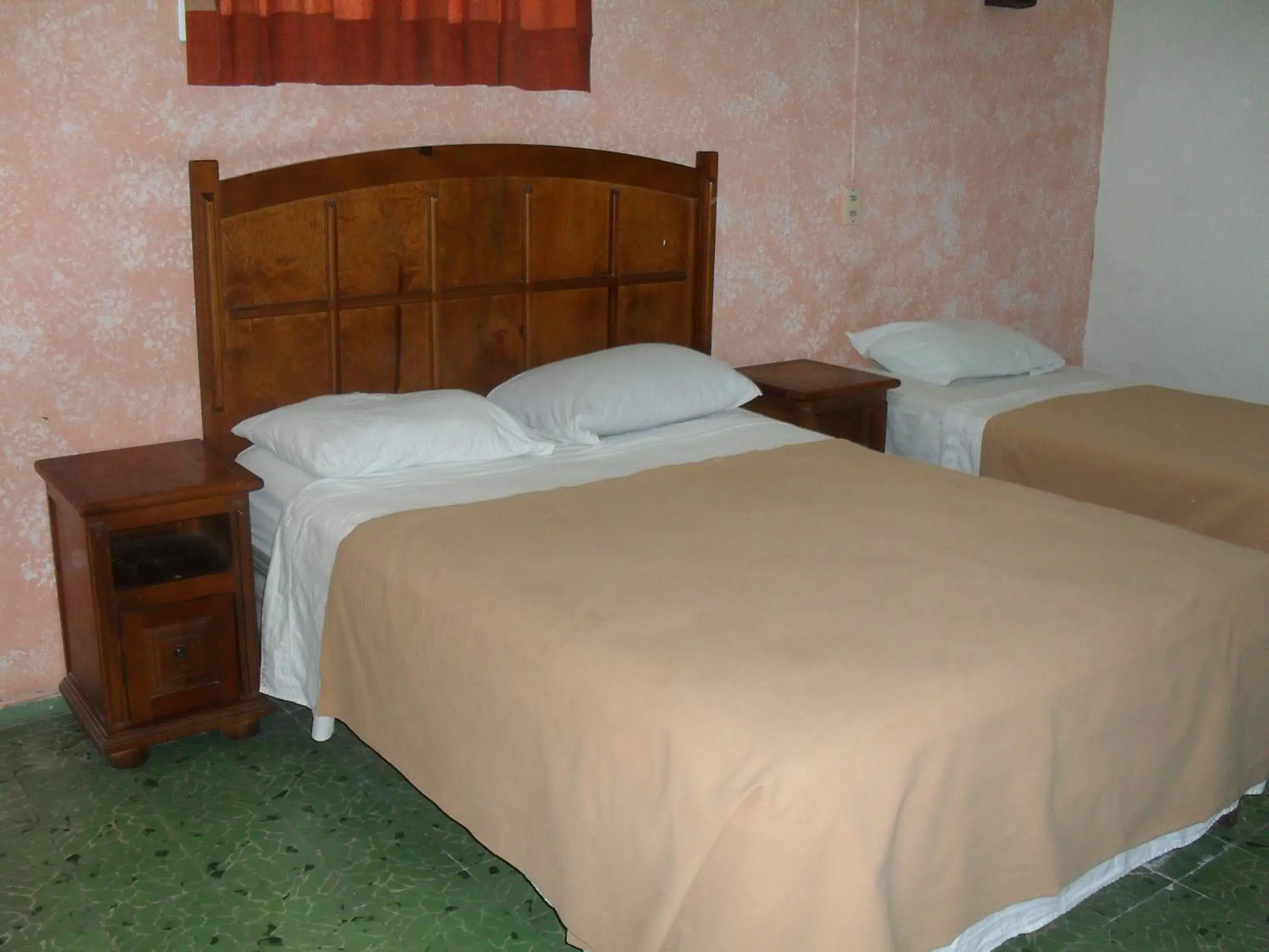 Twin Room with Air-Conditioning in Hotel San Jose Twin Room with Air-Conditioning in Hotel San Jose