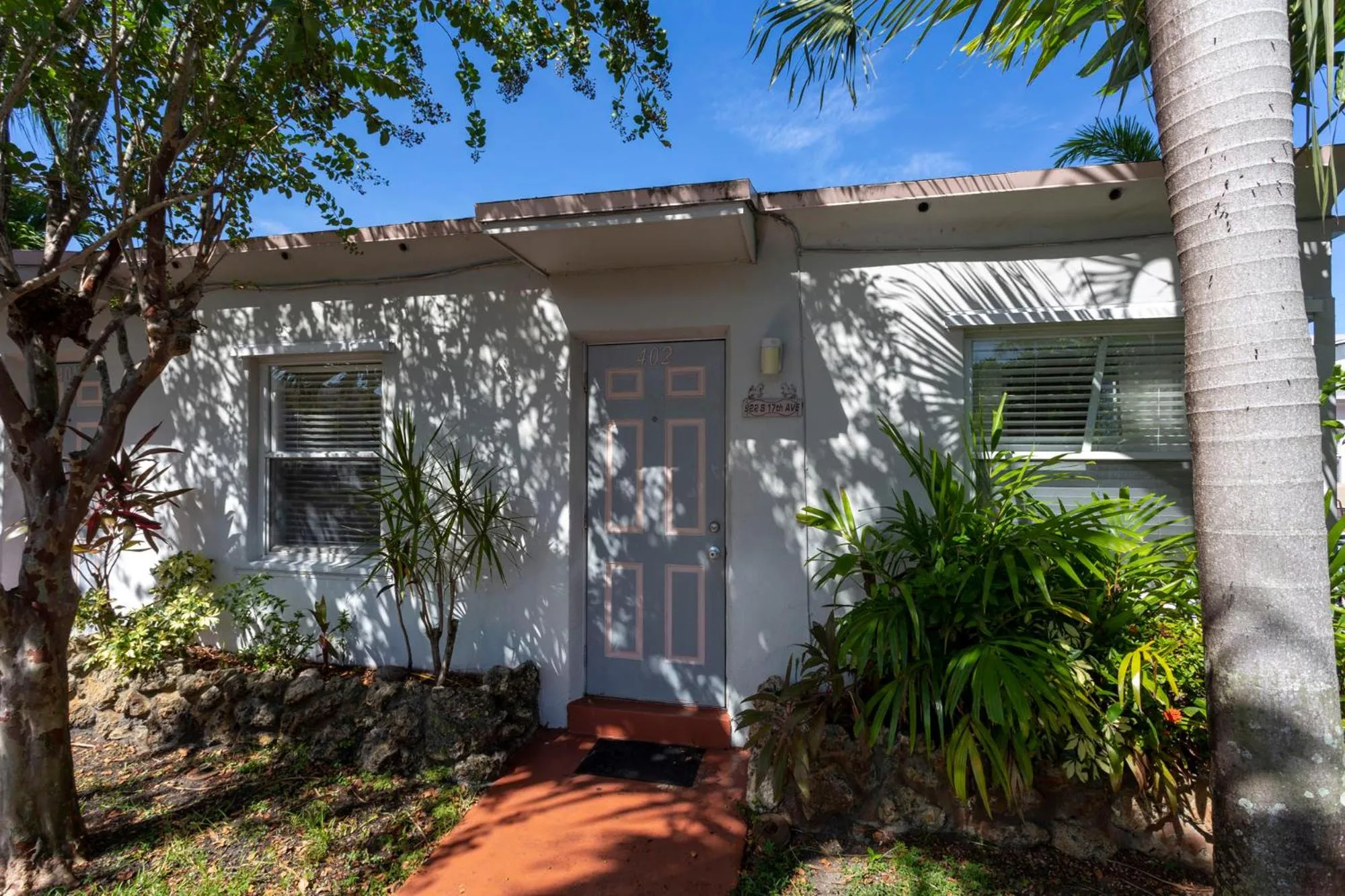 Property building in Richard's Motel Courtyard