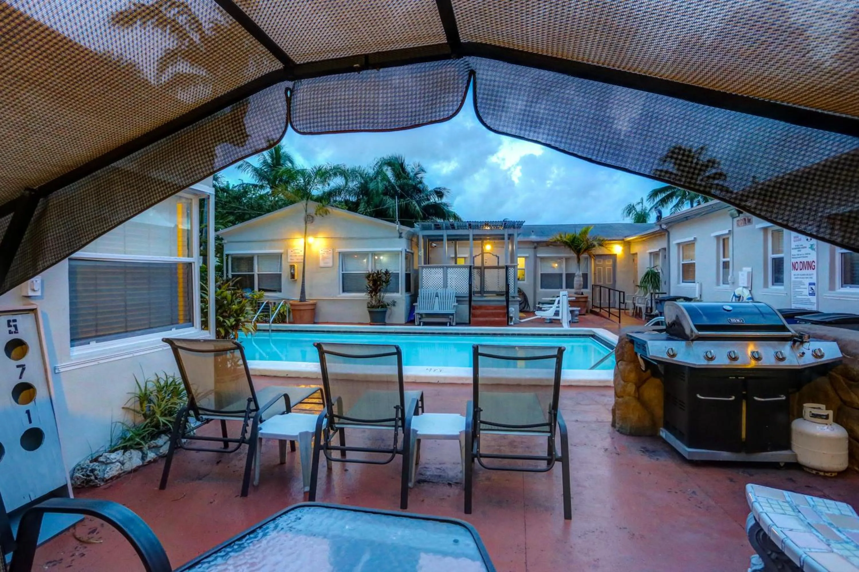 Day in Richard's Motel Courtyard