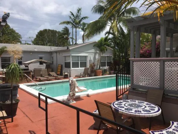 Day in Richard's Motel Courtyard