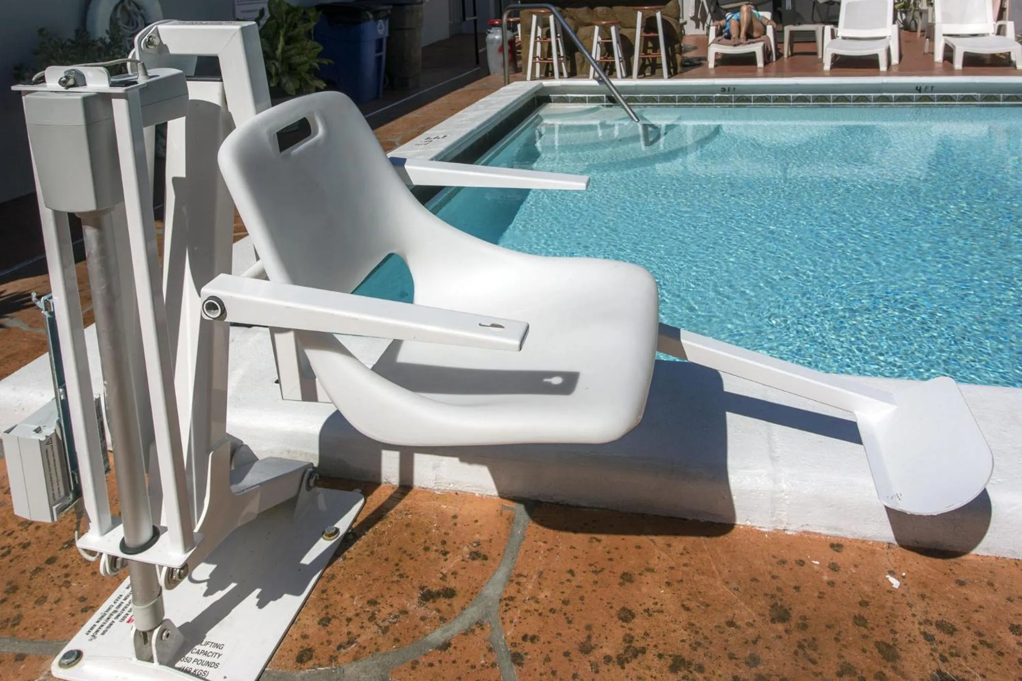 Swimming pool in Richard's Motel Courtyard