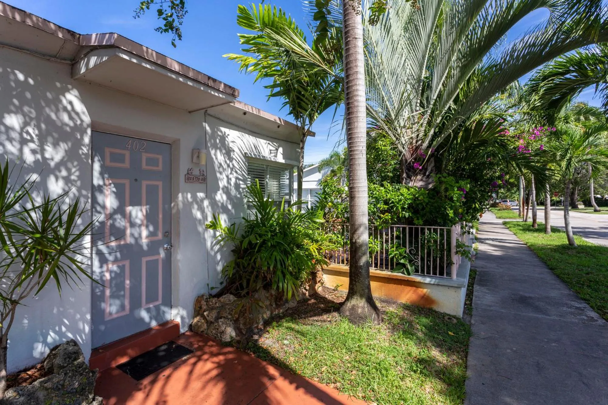 Property building in Richard's Motel Courtyard