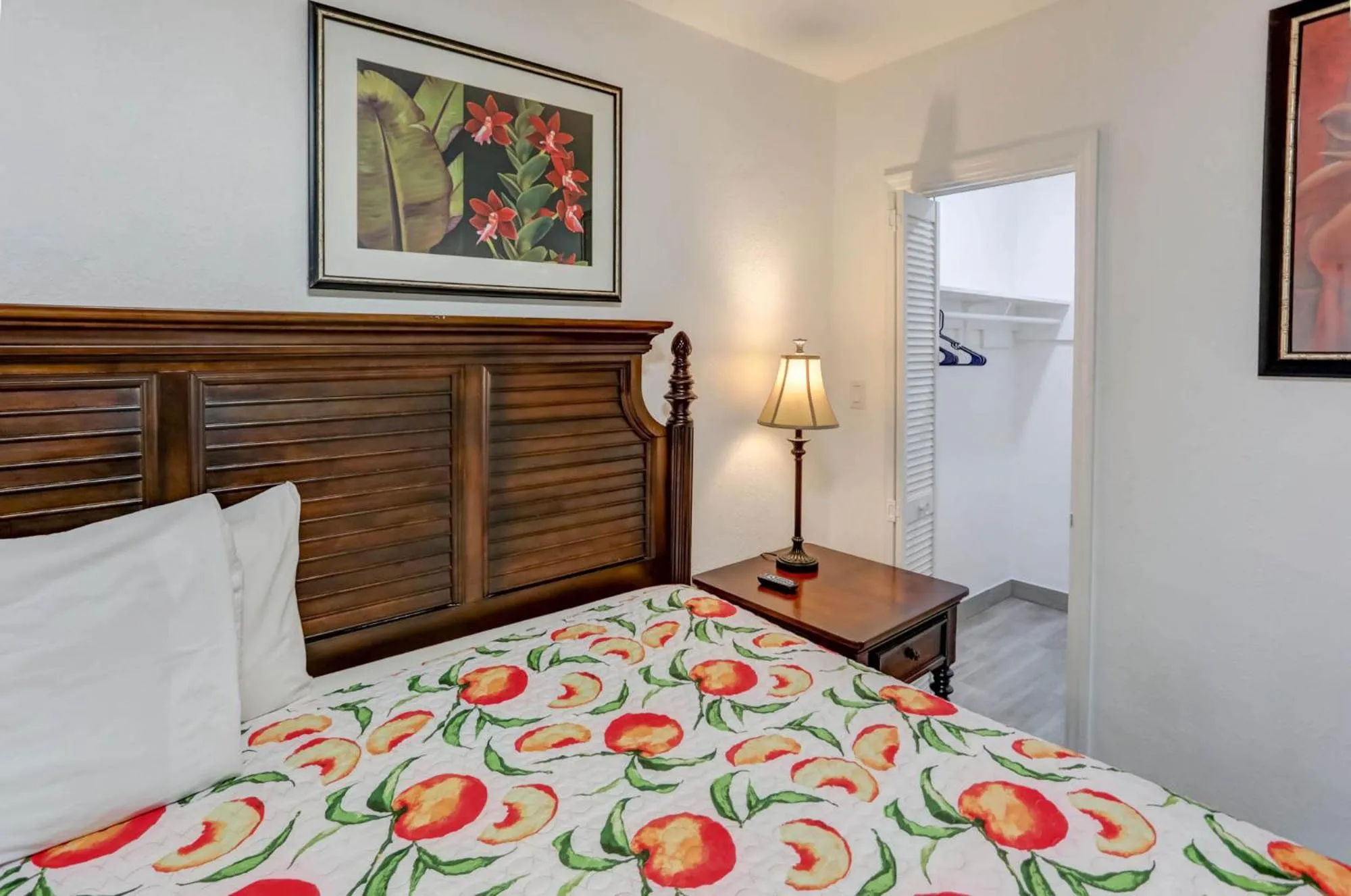 Bed in Richard's Motel Courtyard