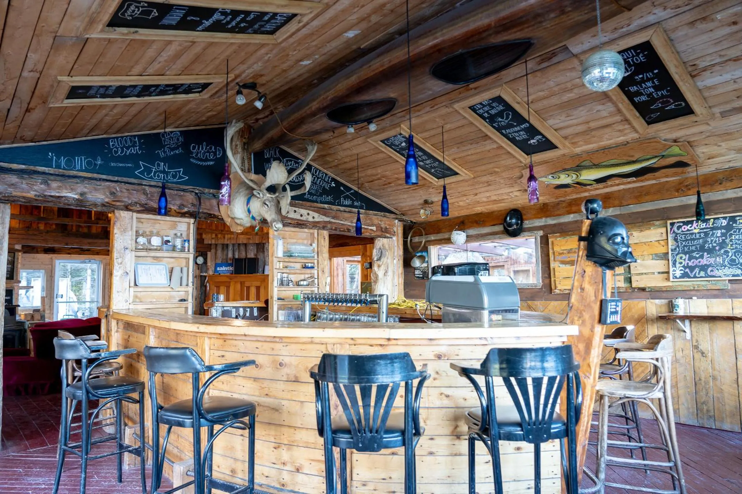 Lounge or bar in Auberge/Chalet Griffon Aventure