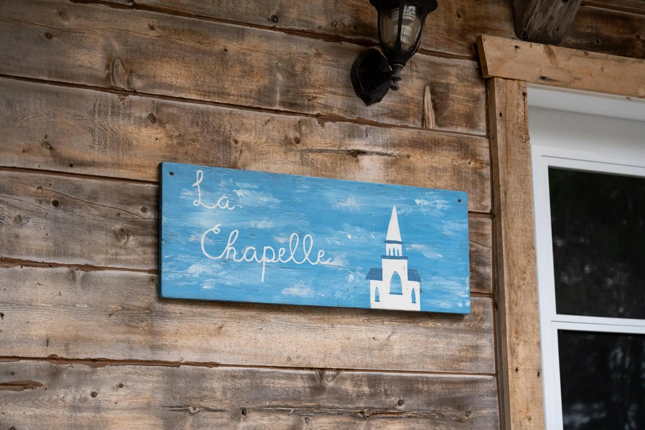 Facade/entrance in Auberge/Chalet Griffon Aventure