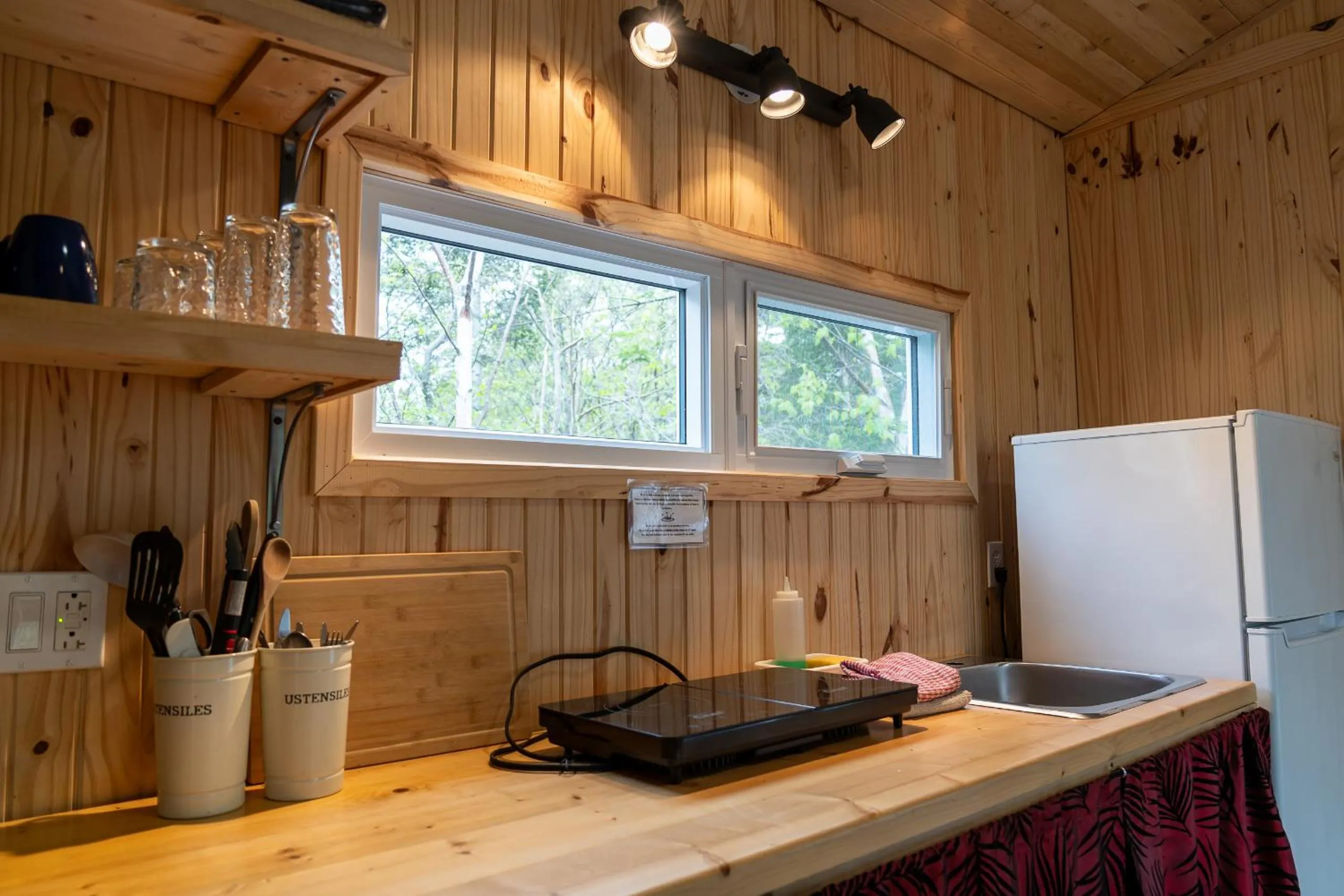 Kitchen or kitchenette in Auberge/Chalet Griffon Aventure