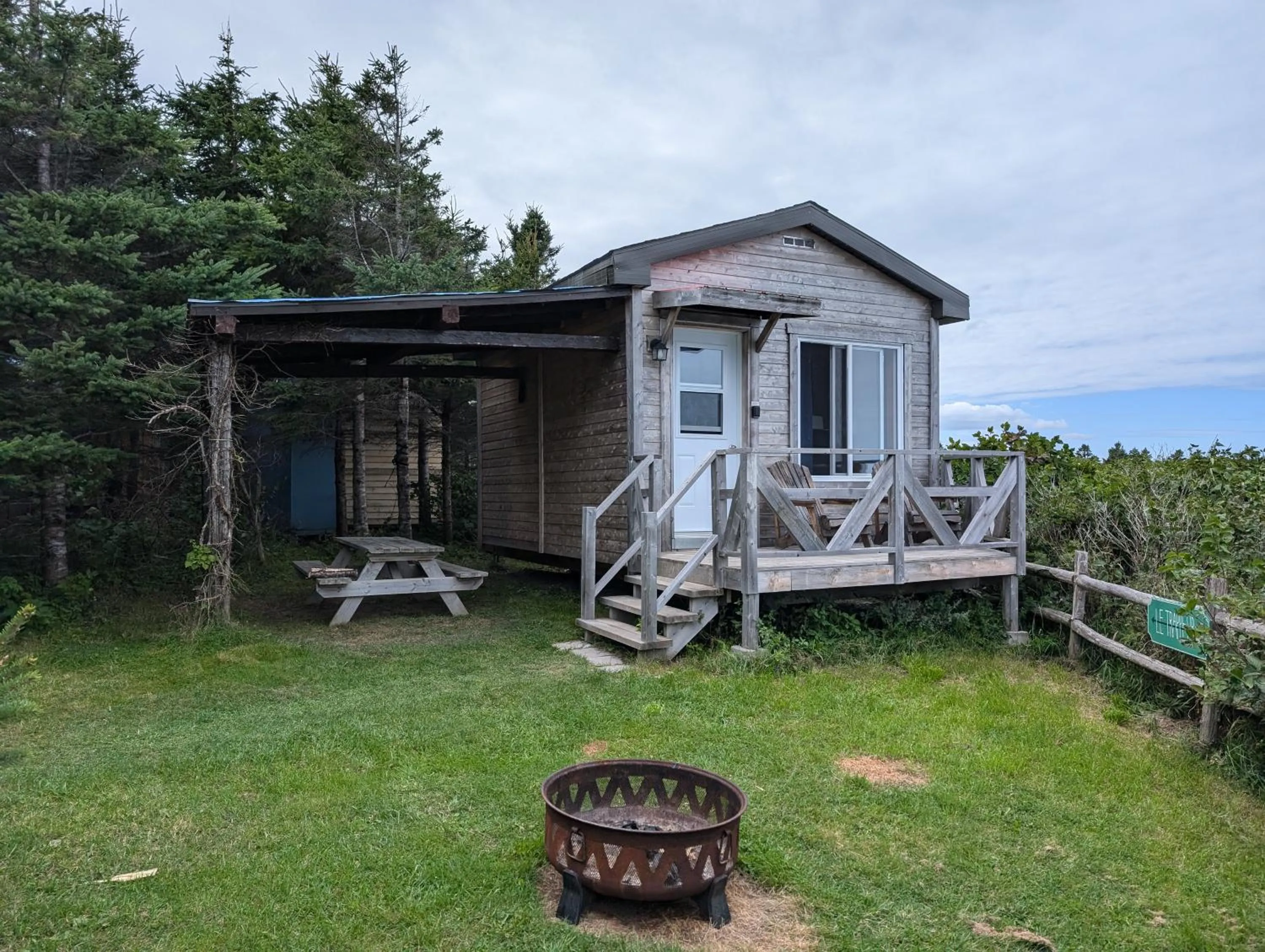 Facade/entrance in Auberge/Chalet Griffon Aventure
