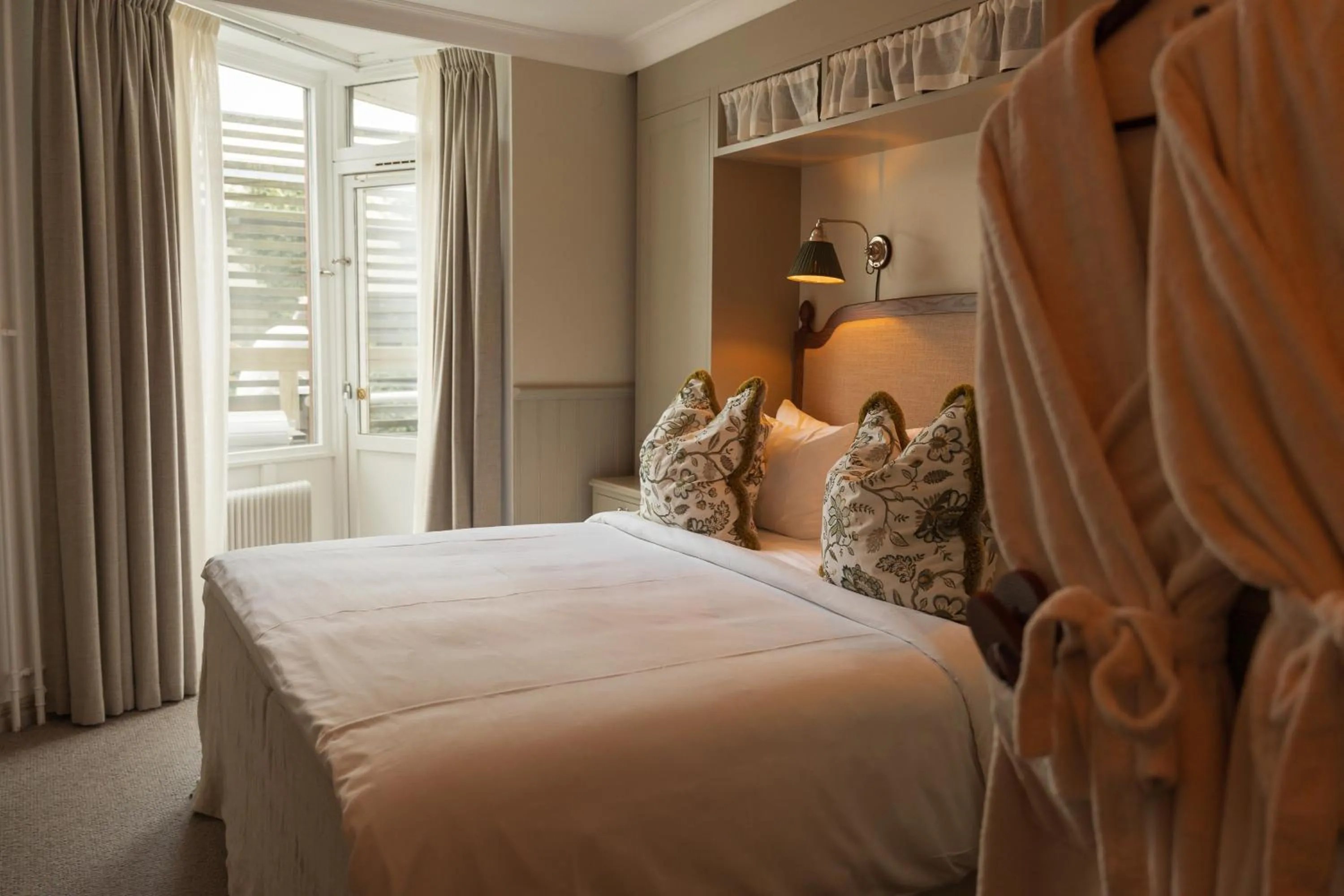 Bed in Ystad Saltsjöbad