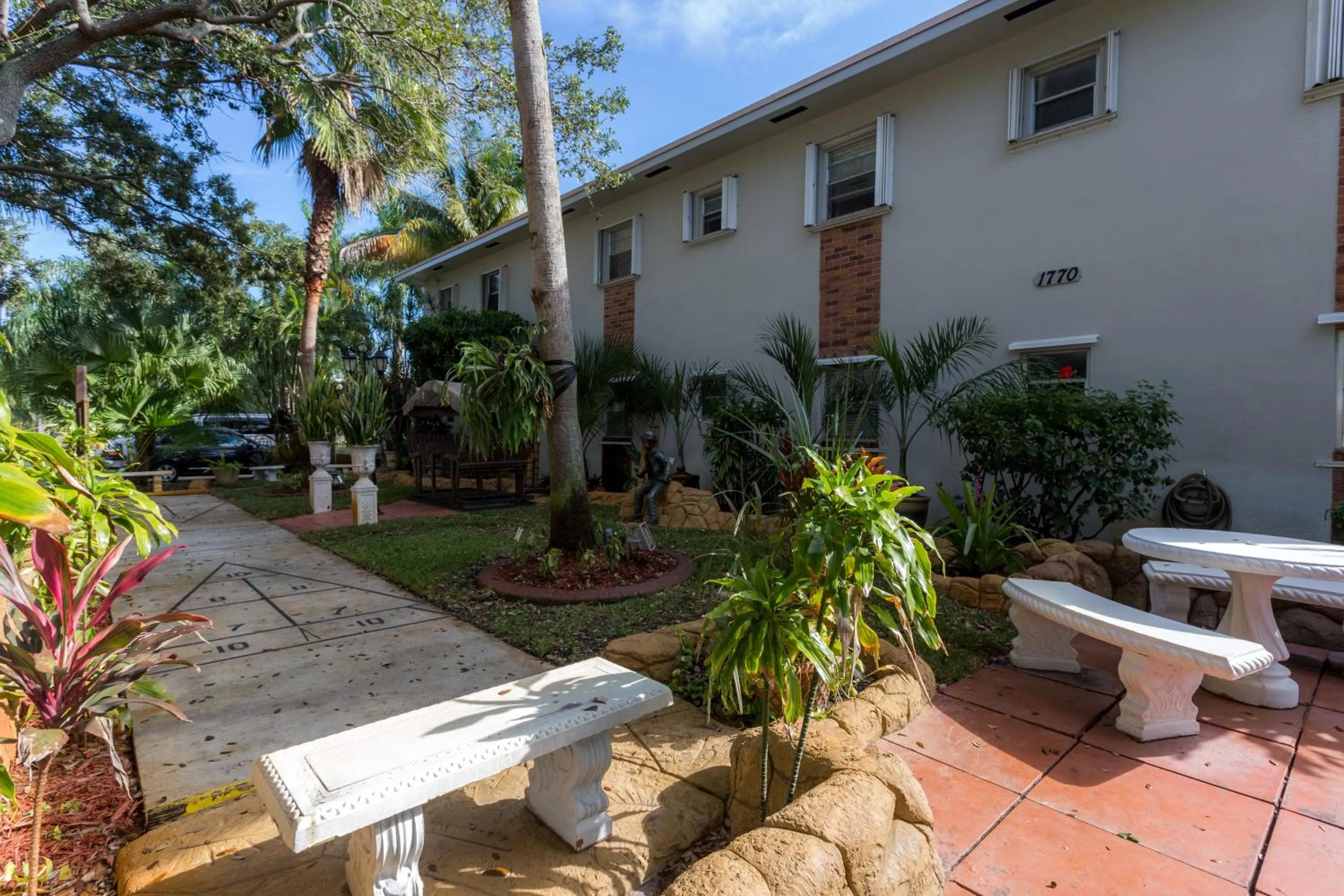 Activities in Richard's Motel Studios