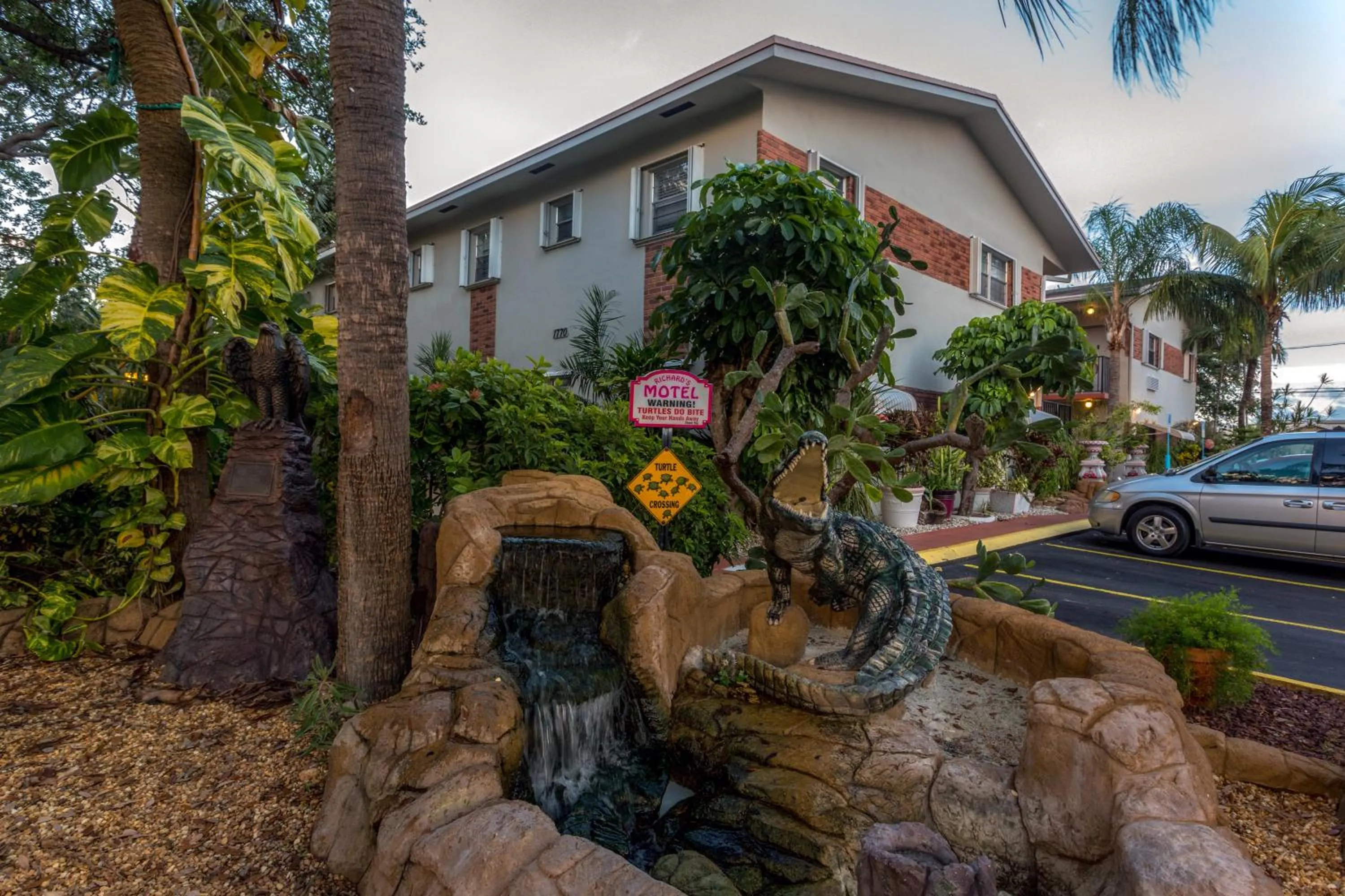 Garden in Richard's Motel Studios