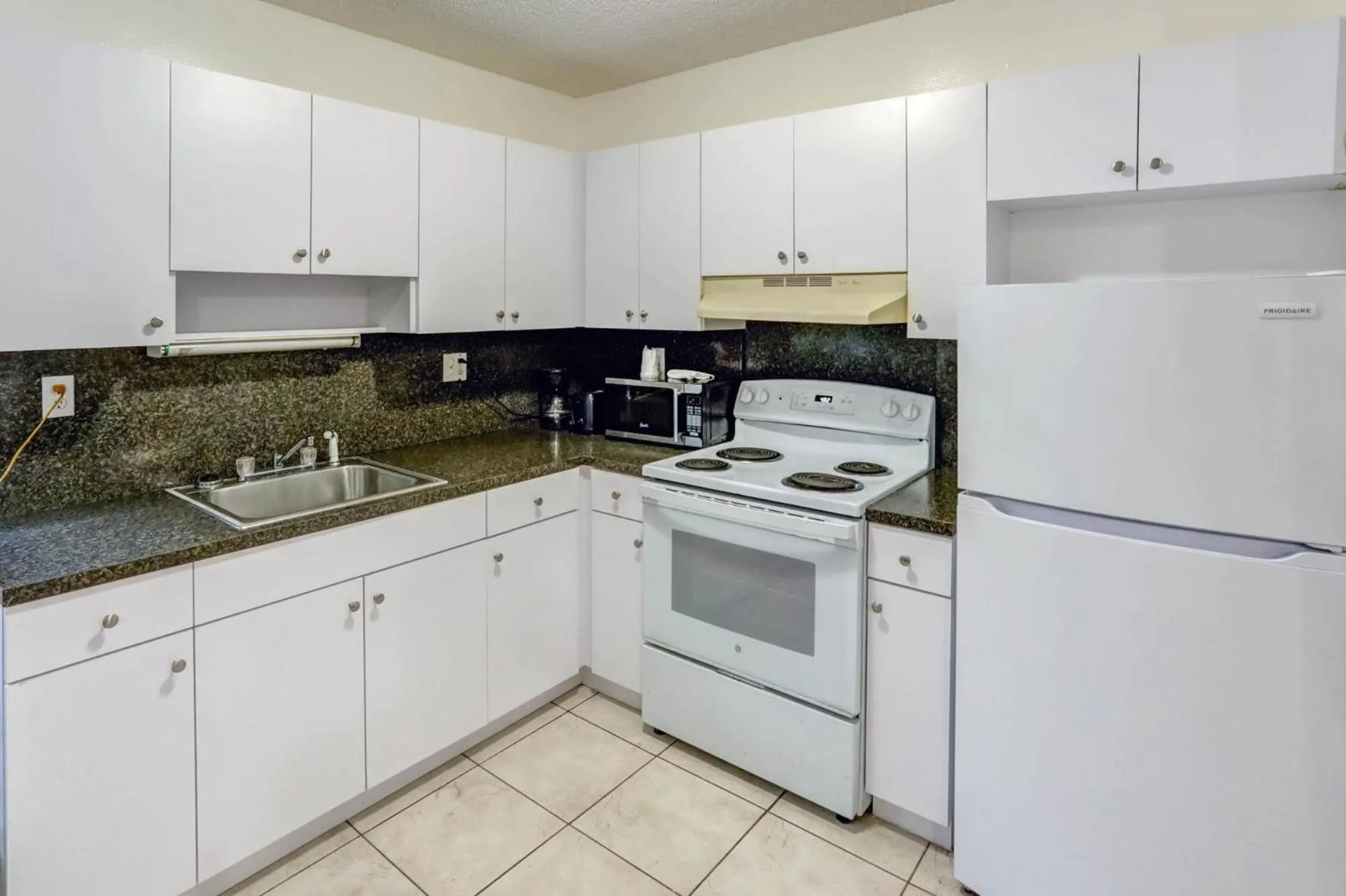 Richard's Motel Studios