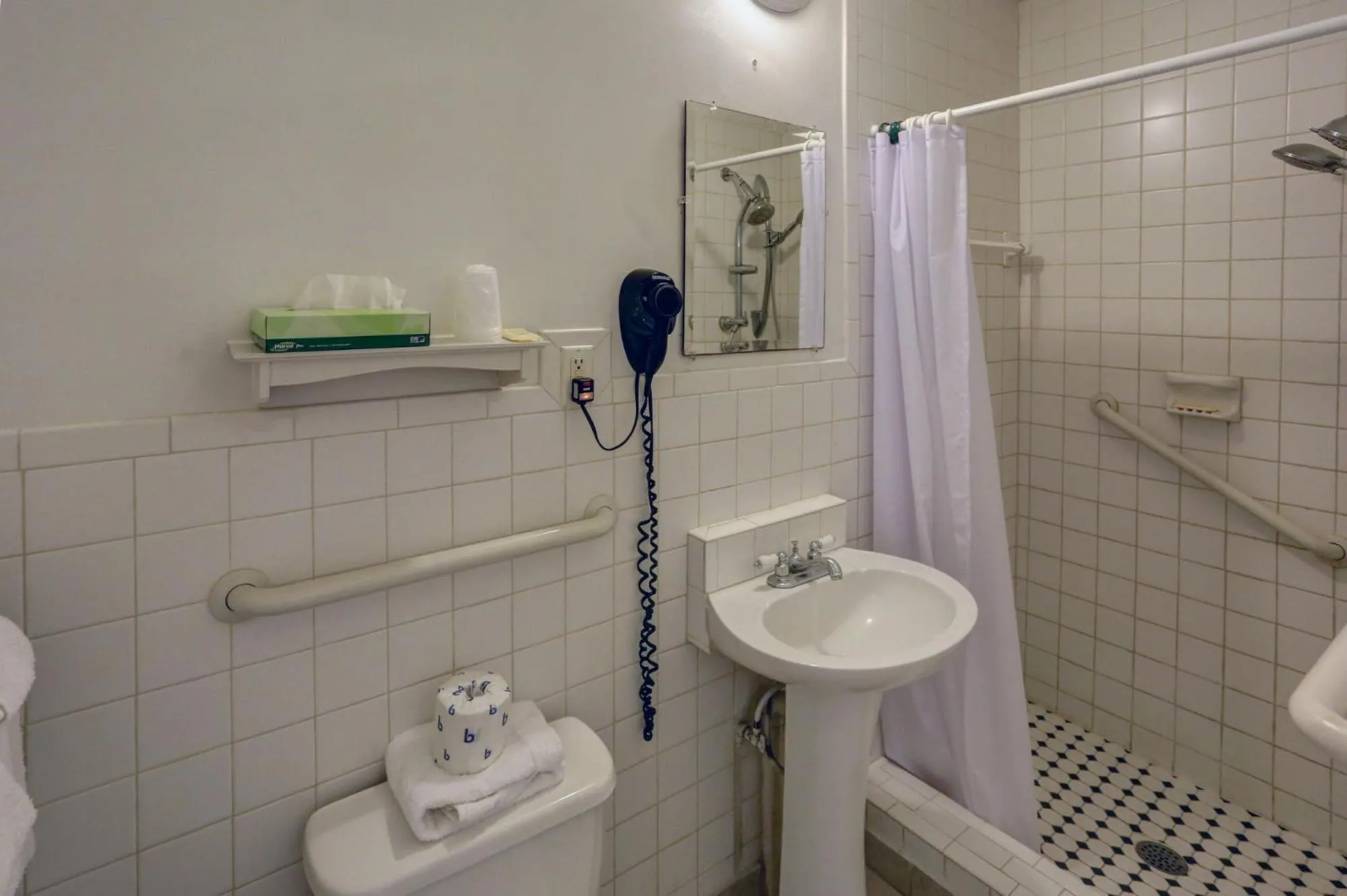 Richard's Motel Studios