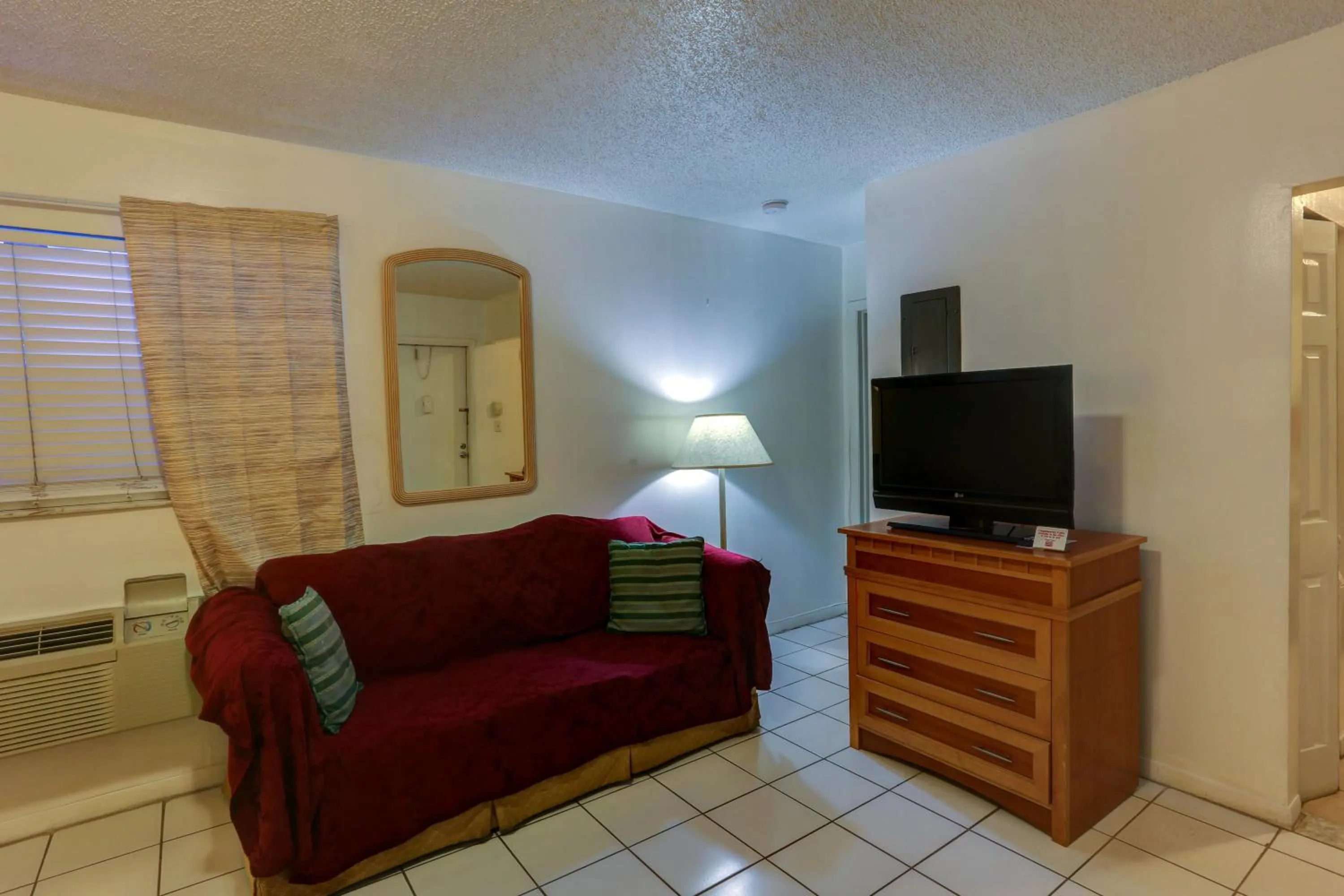 Richard's Motel Studios