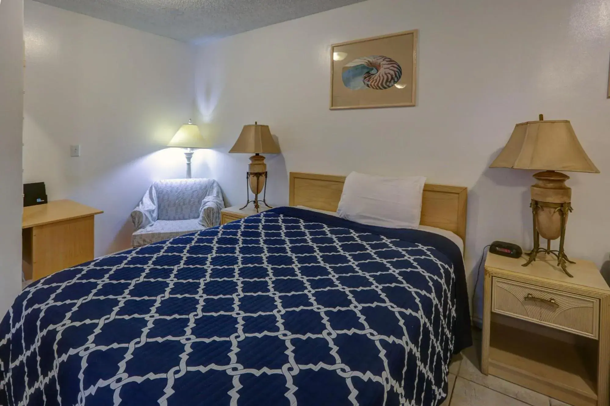 Bed in Richard's Motel Studios Bed in Richard's Motel Studios