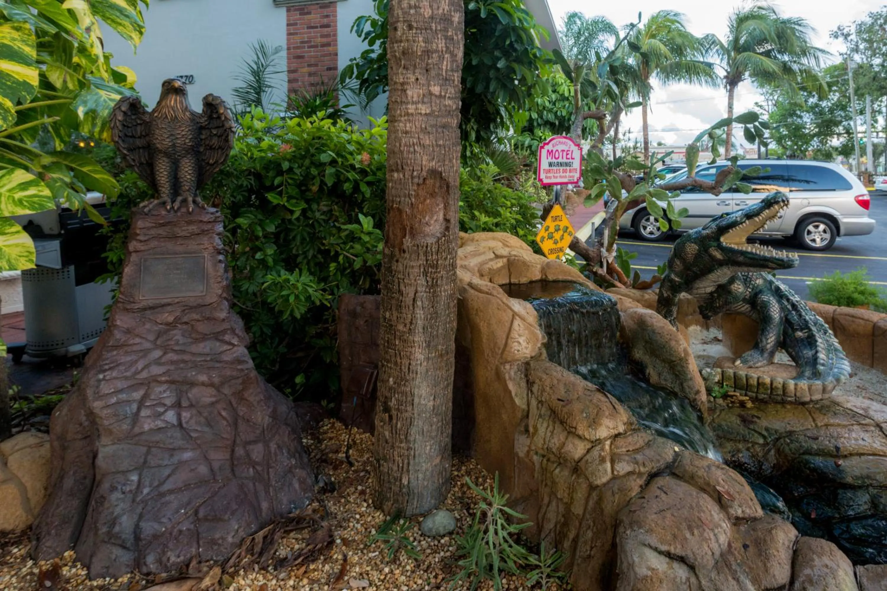 Garden in Richard's Motel Studios