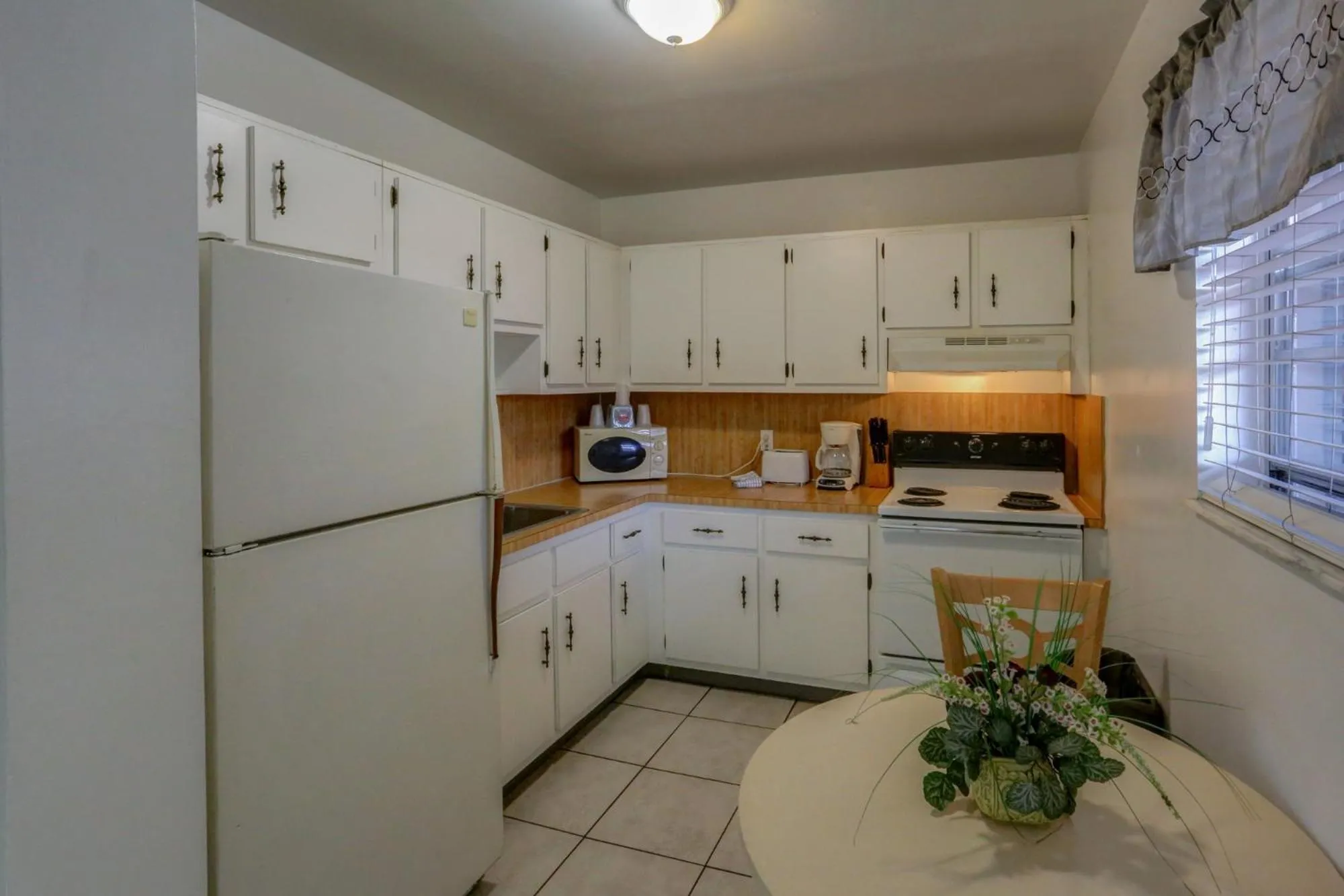Kitchen or kitchenette in Richard's Motel Studios