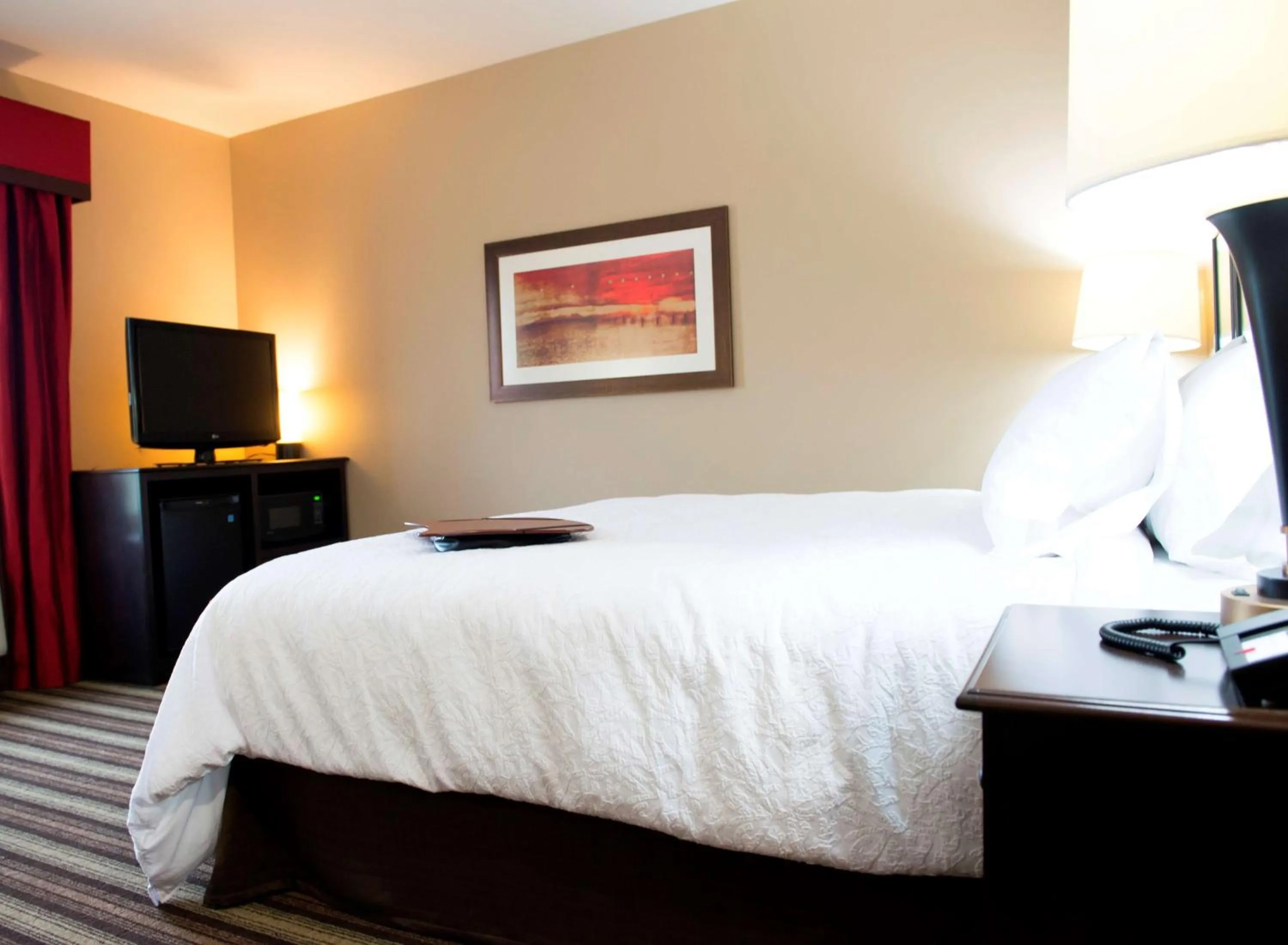 Bed in Hampton Inn and Suites Hope