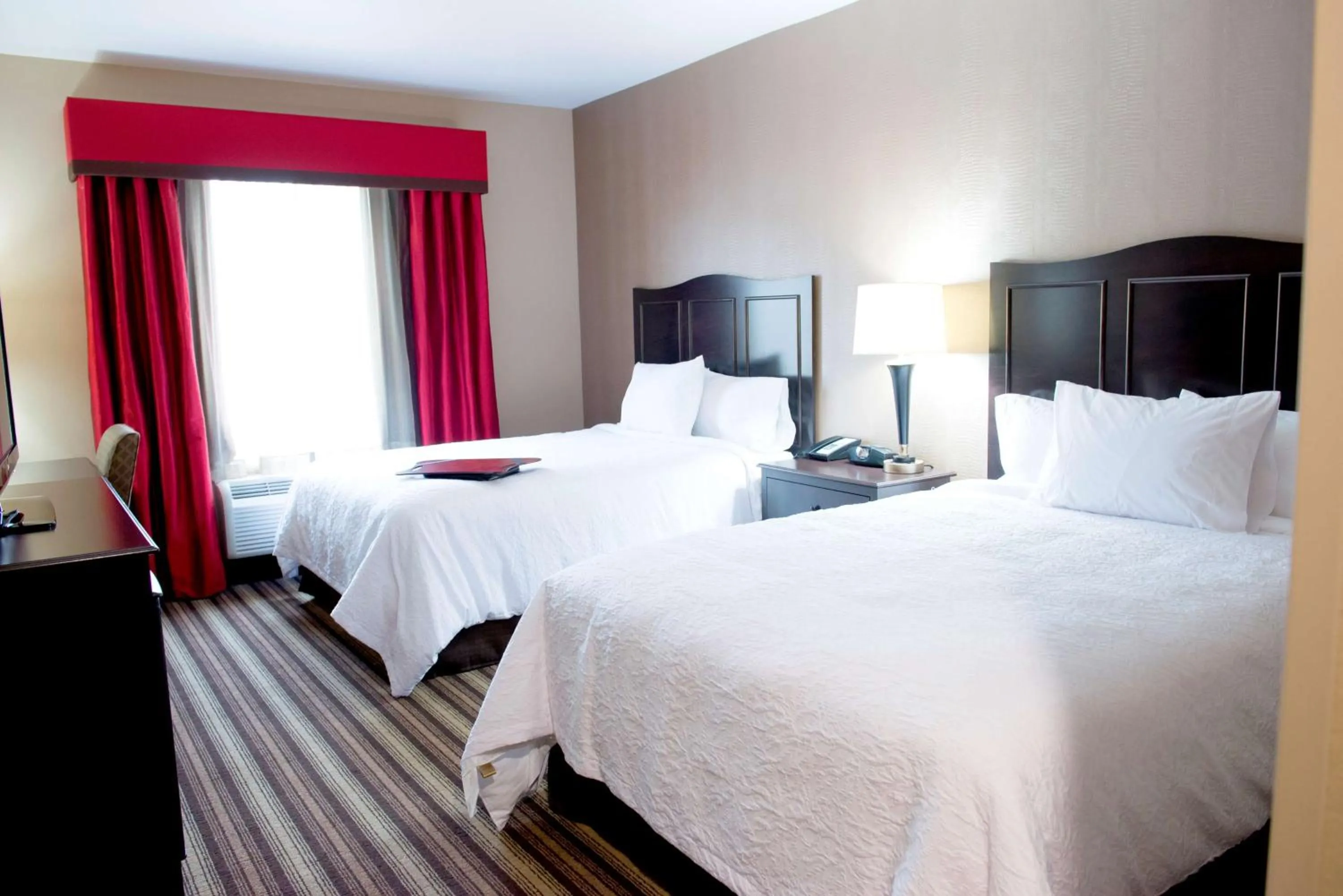 Bed in Hampton Inn and Suites Hope