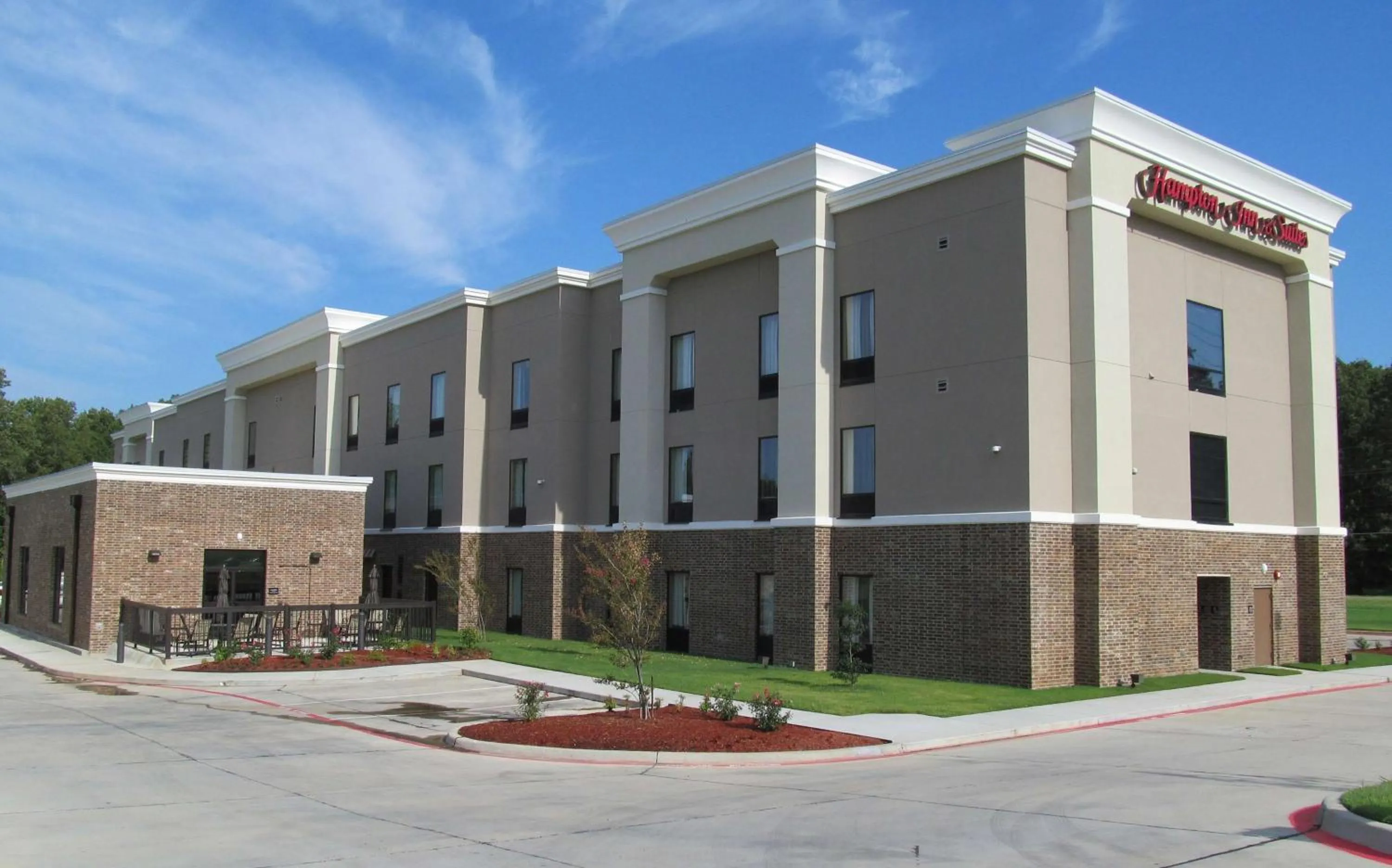 Property building in Hampton Inn and Suites Hope