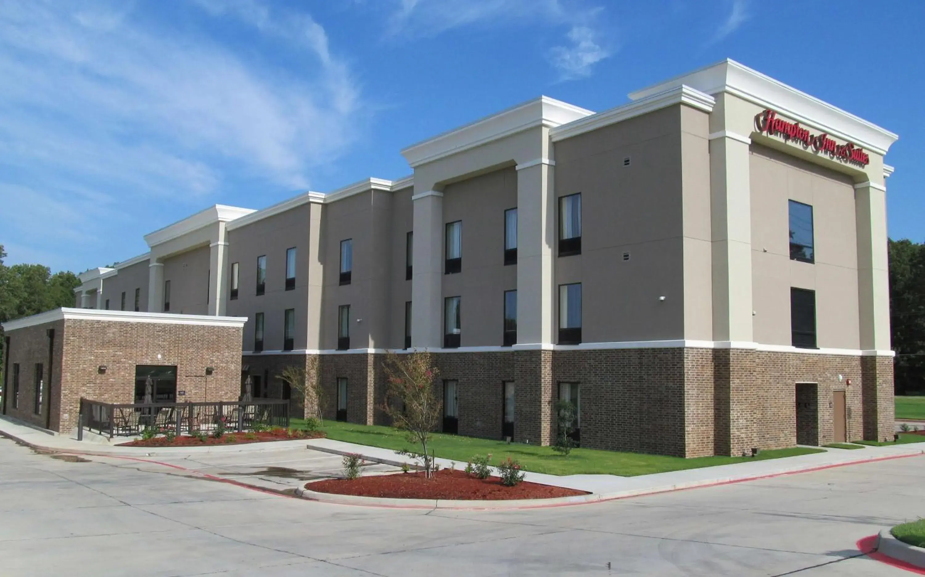 Property building in Hampton Inn and Suites Hope Property building in Hampton Inn and Suites Hope