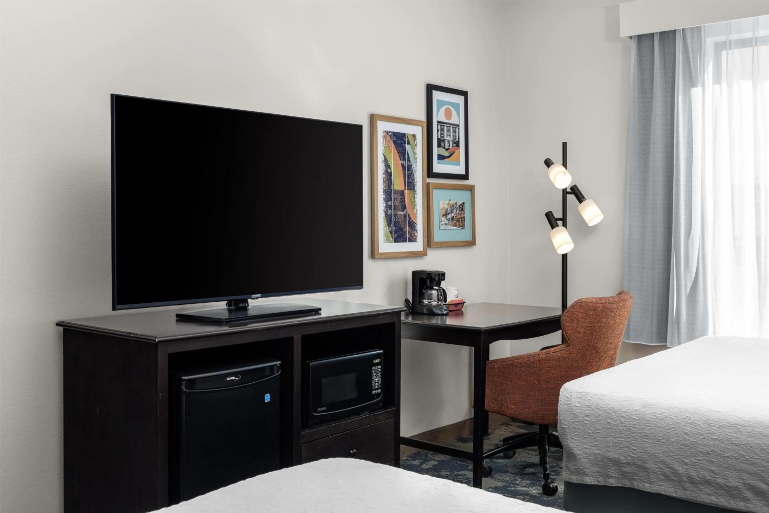 Bedroom, Bed in Hampton Inn and Suites Hope