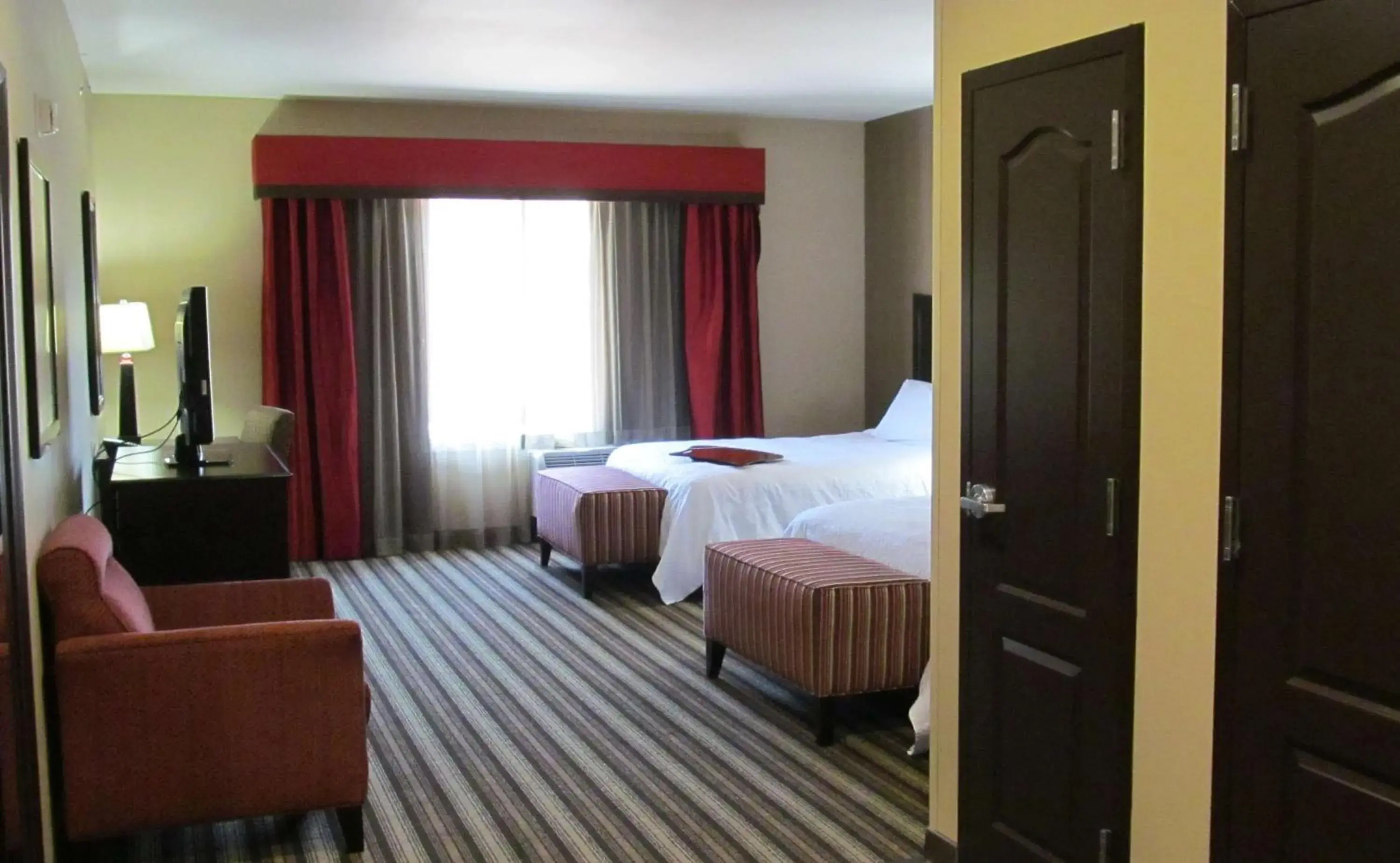 Bed in Hampton Inn and Suites Hope Bed in Hampton Inn and Suites Hope