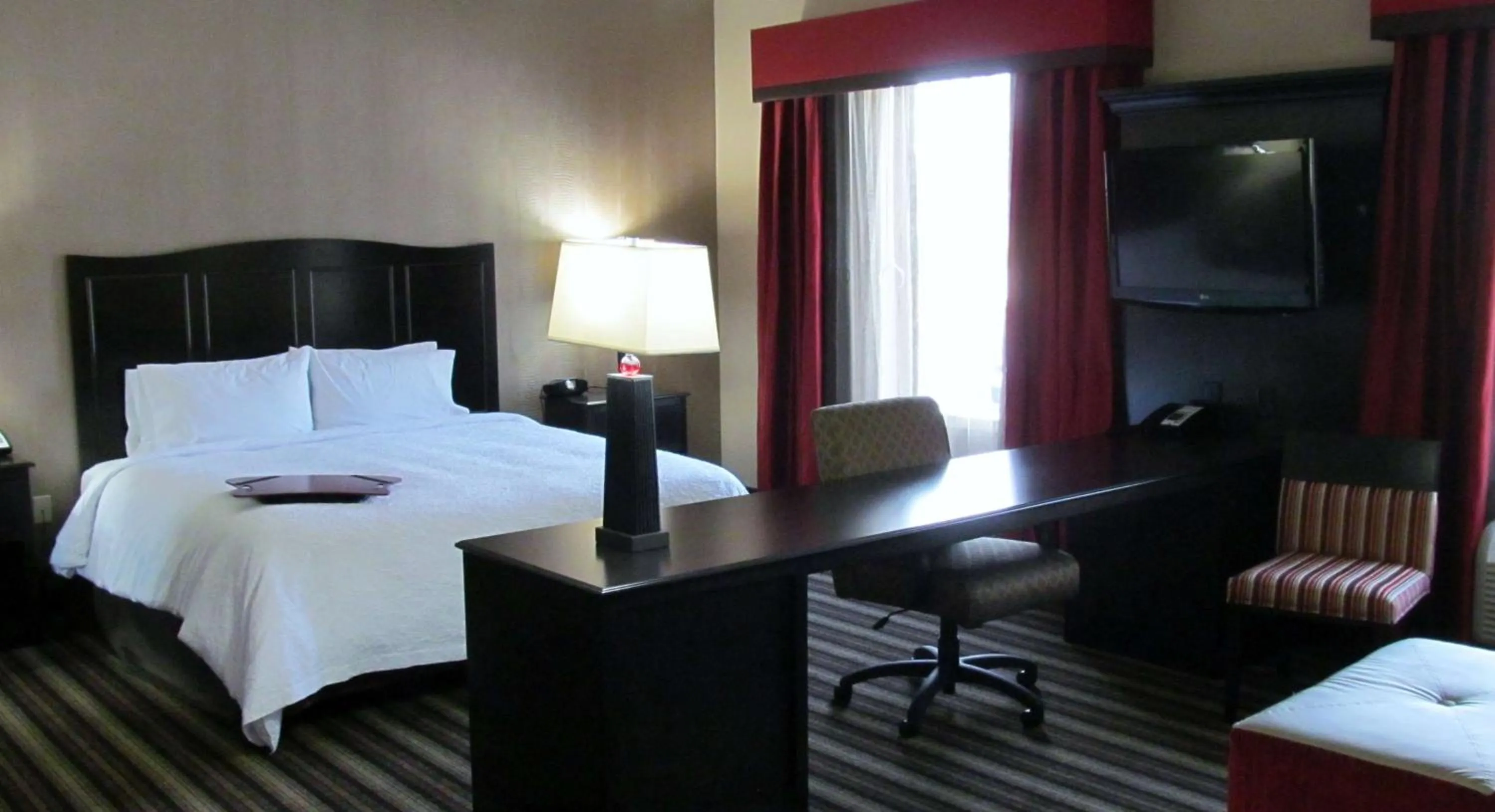 Bed in Hampton Inn and Suites Hope