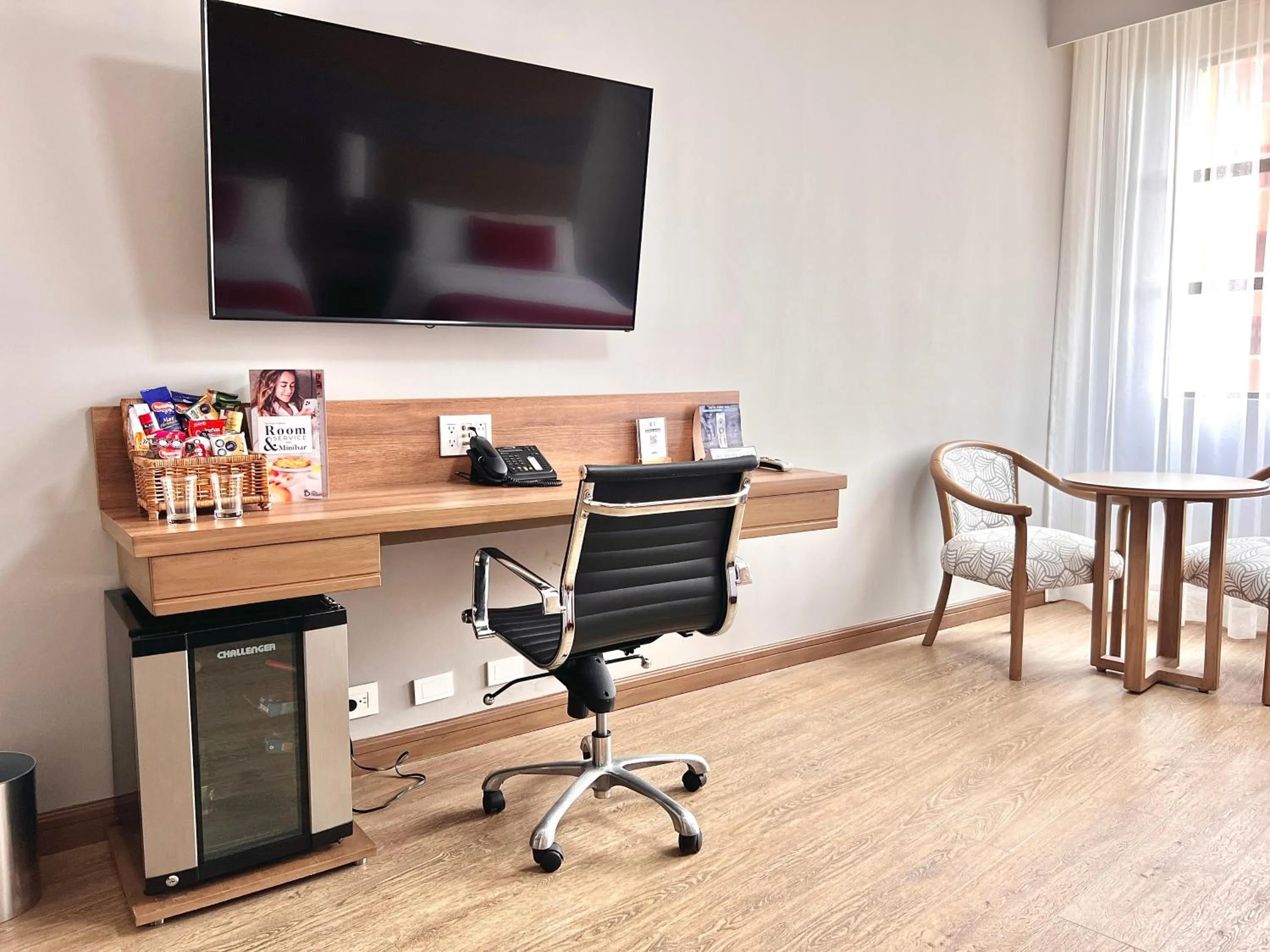 Photo of the whole room in Hotel Dann Carlton Cali