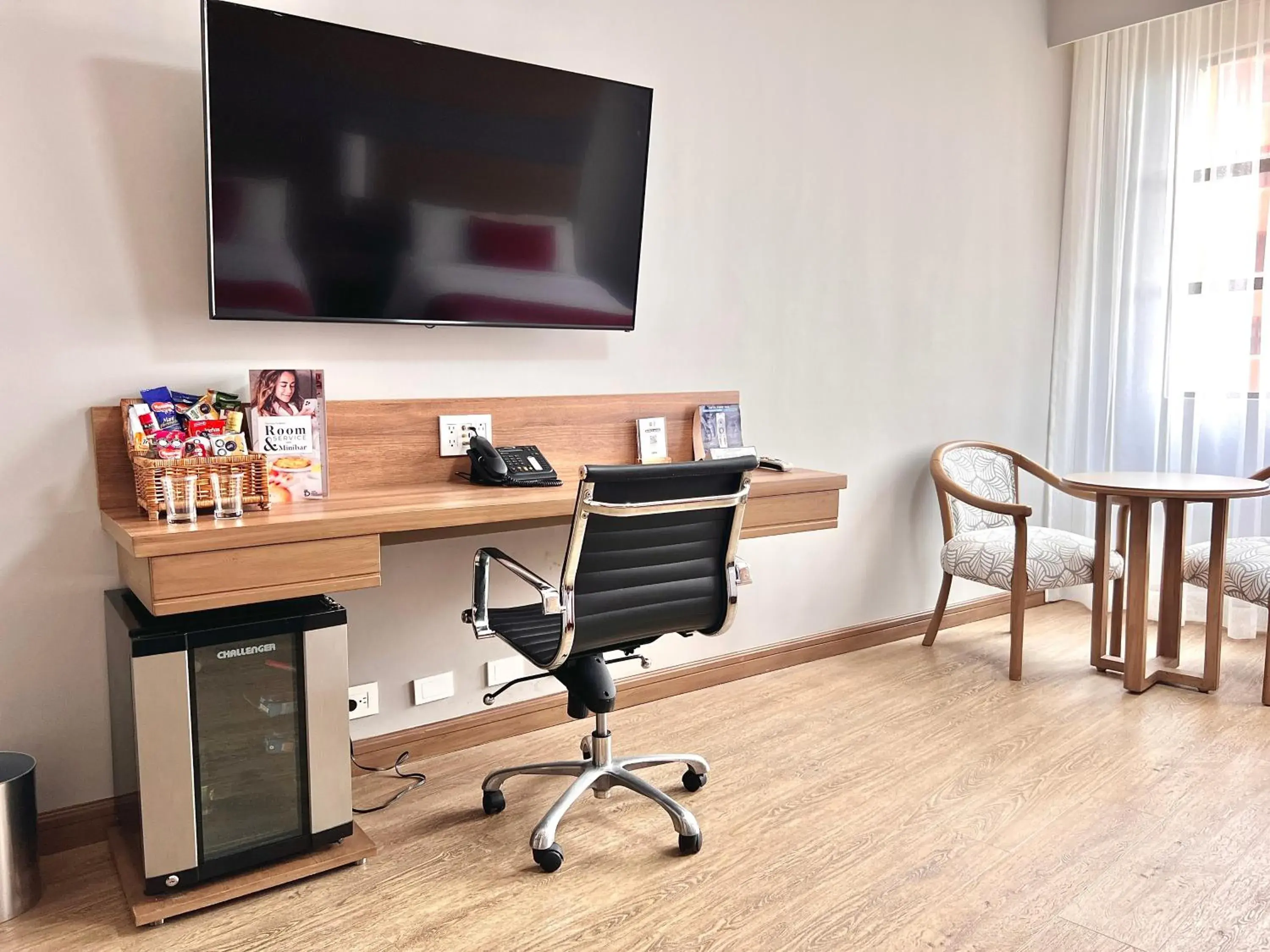 Photo of the whole room in Hotel Dann Carlton Cali Photo of the whole room in Hotel Dann Carlton Cali