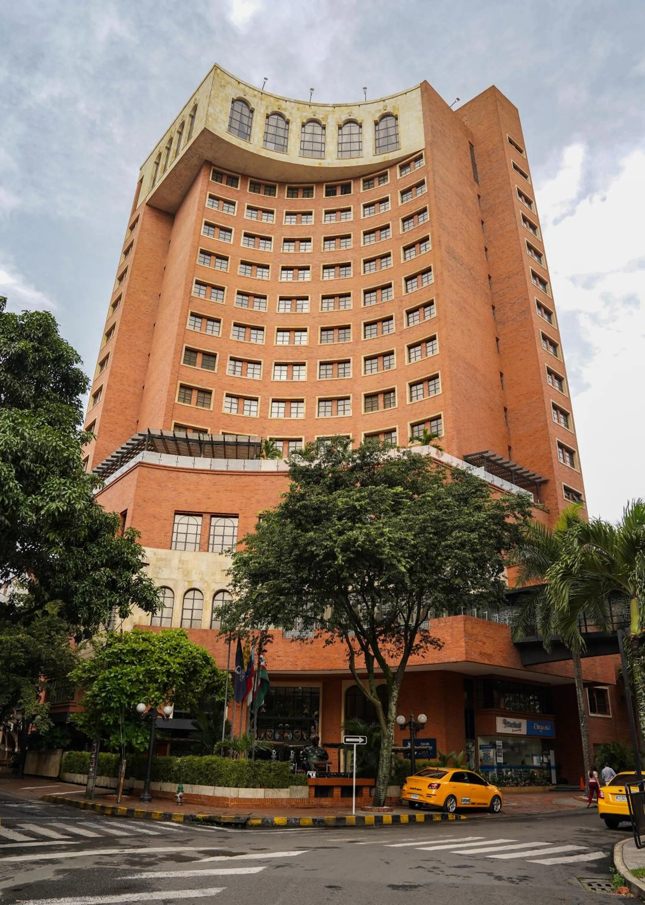 Facade/entrance in Hotel Dann Carlton Cali