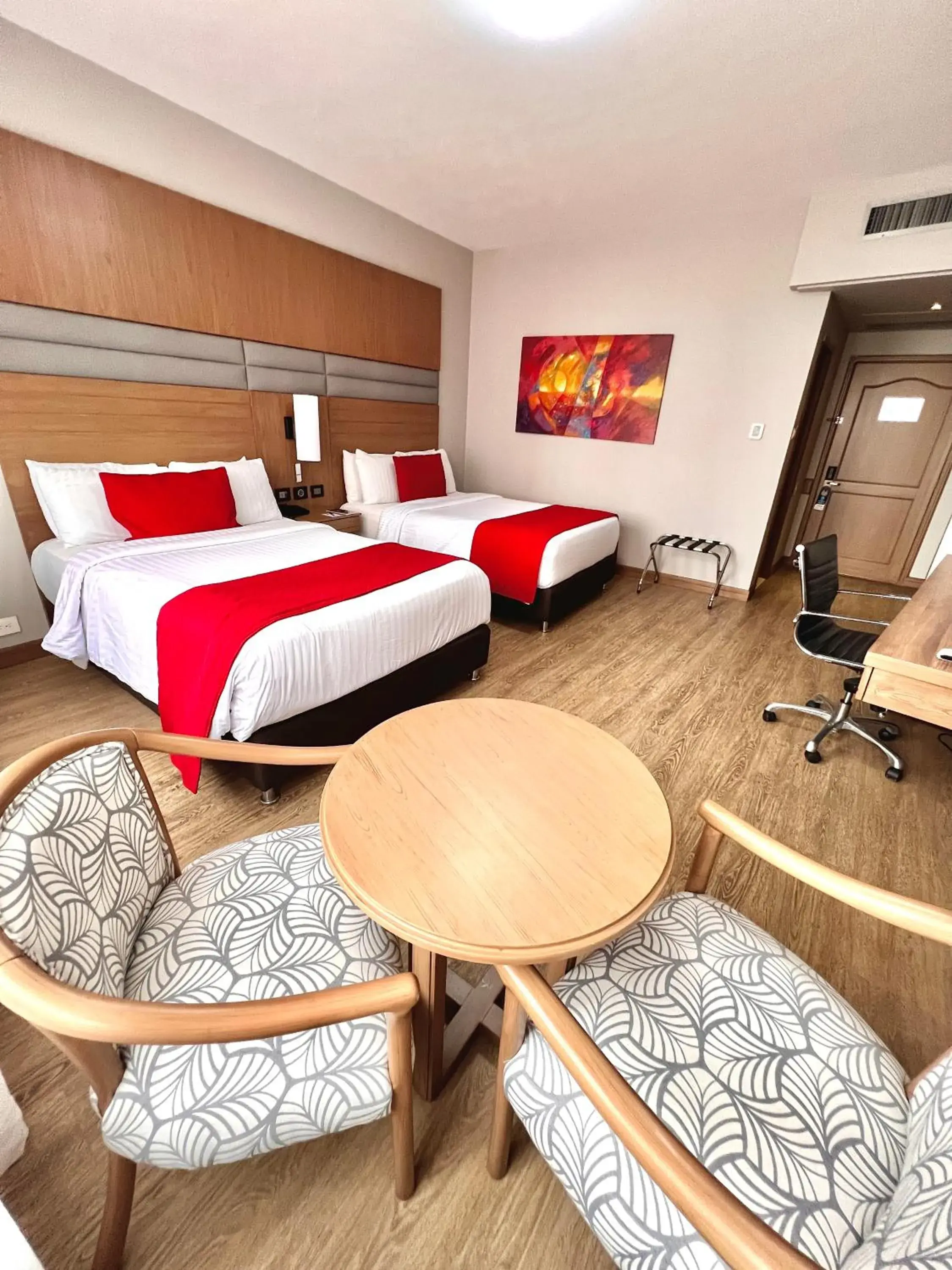 Photo of the whole room, Bed in Hotel Dann Carlton Cali Photo of the whole room, Bed in Hotel Dann Carlton Cali