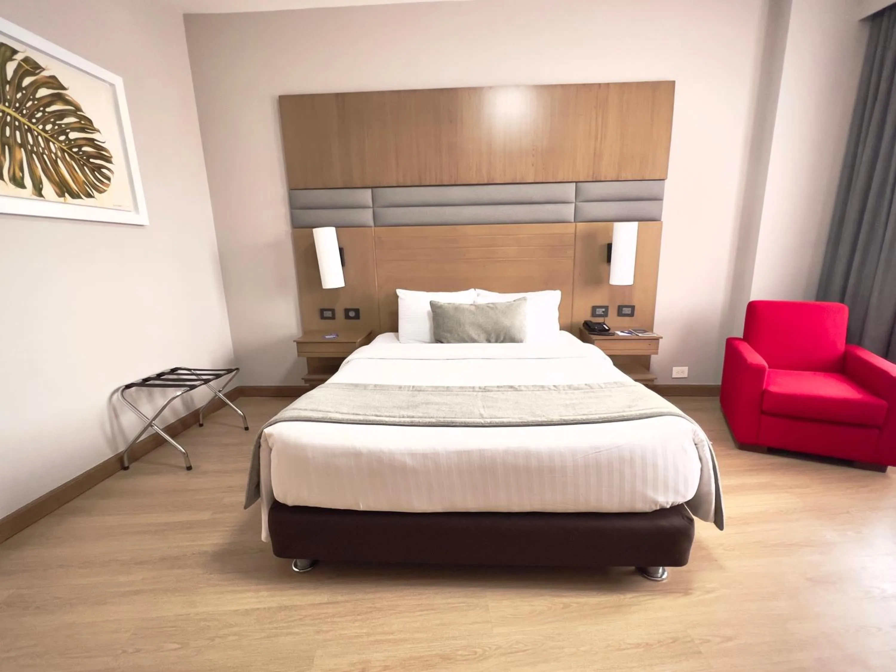 Photo of the whole room, Bed in Hotel Dann Carlton Cali