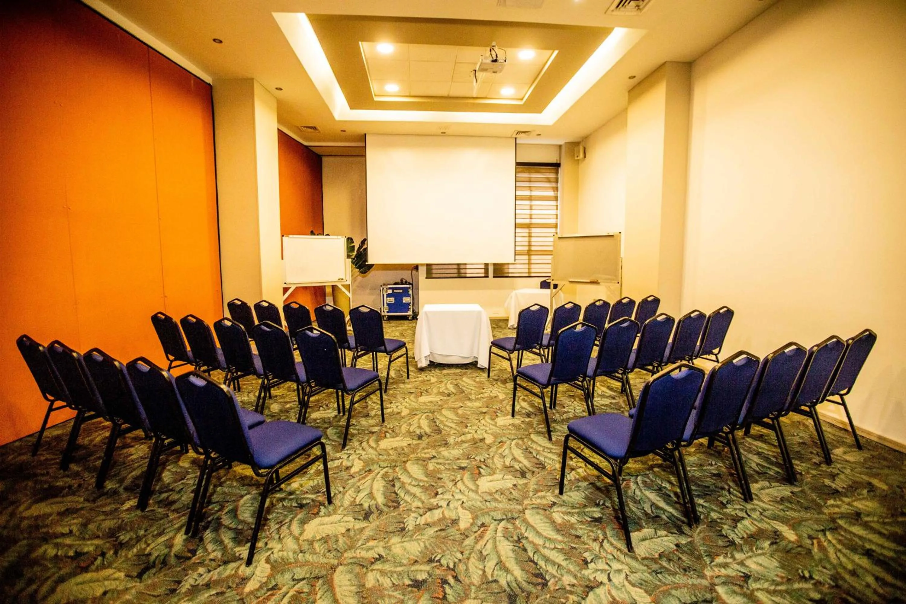 Meeting/conference room in Hotel Dann Carlton Cali