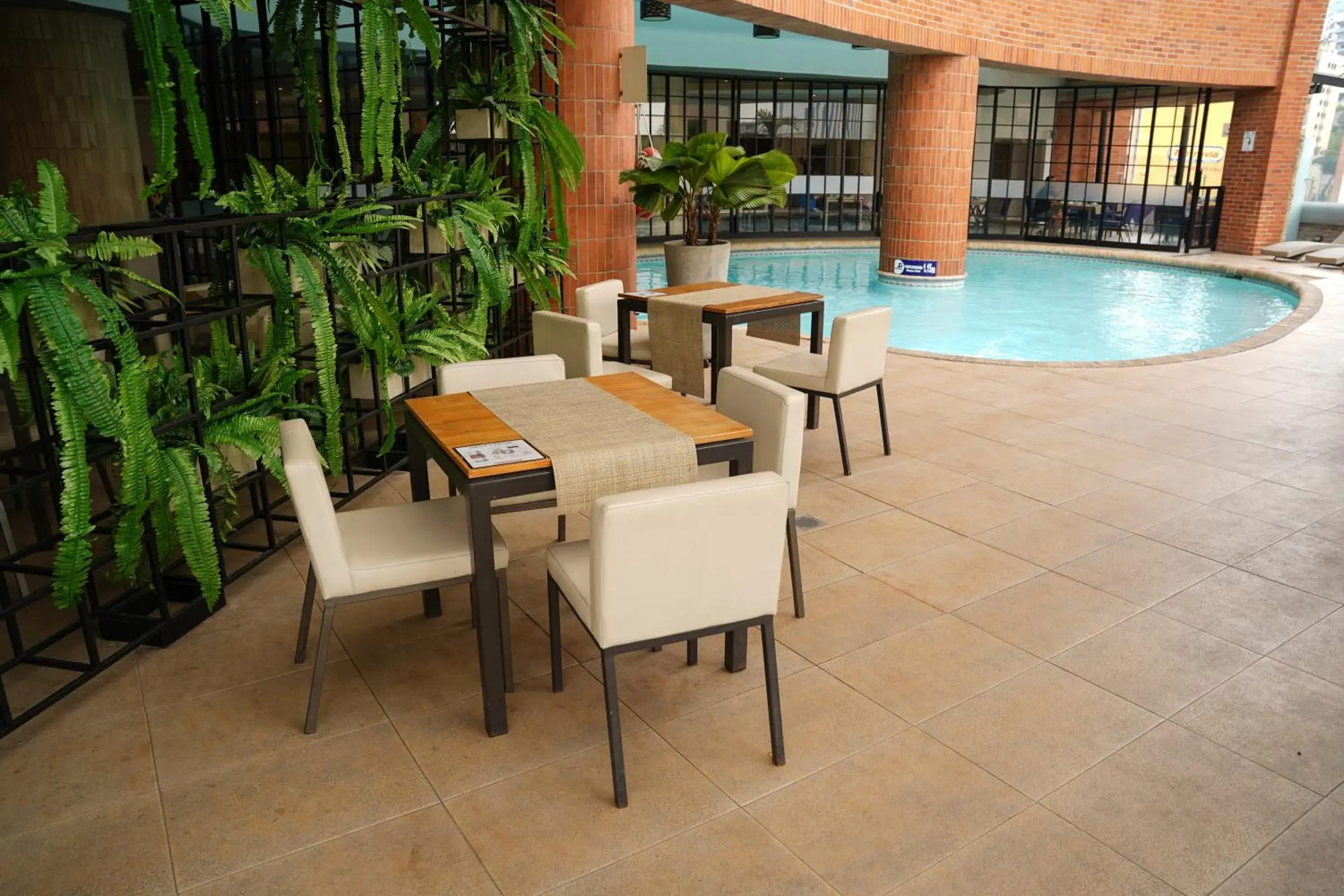 Swimming pool in Hotel Dann Carlton Cali Swimming pool in Hotel Dann Carlton Cali