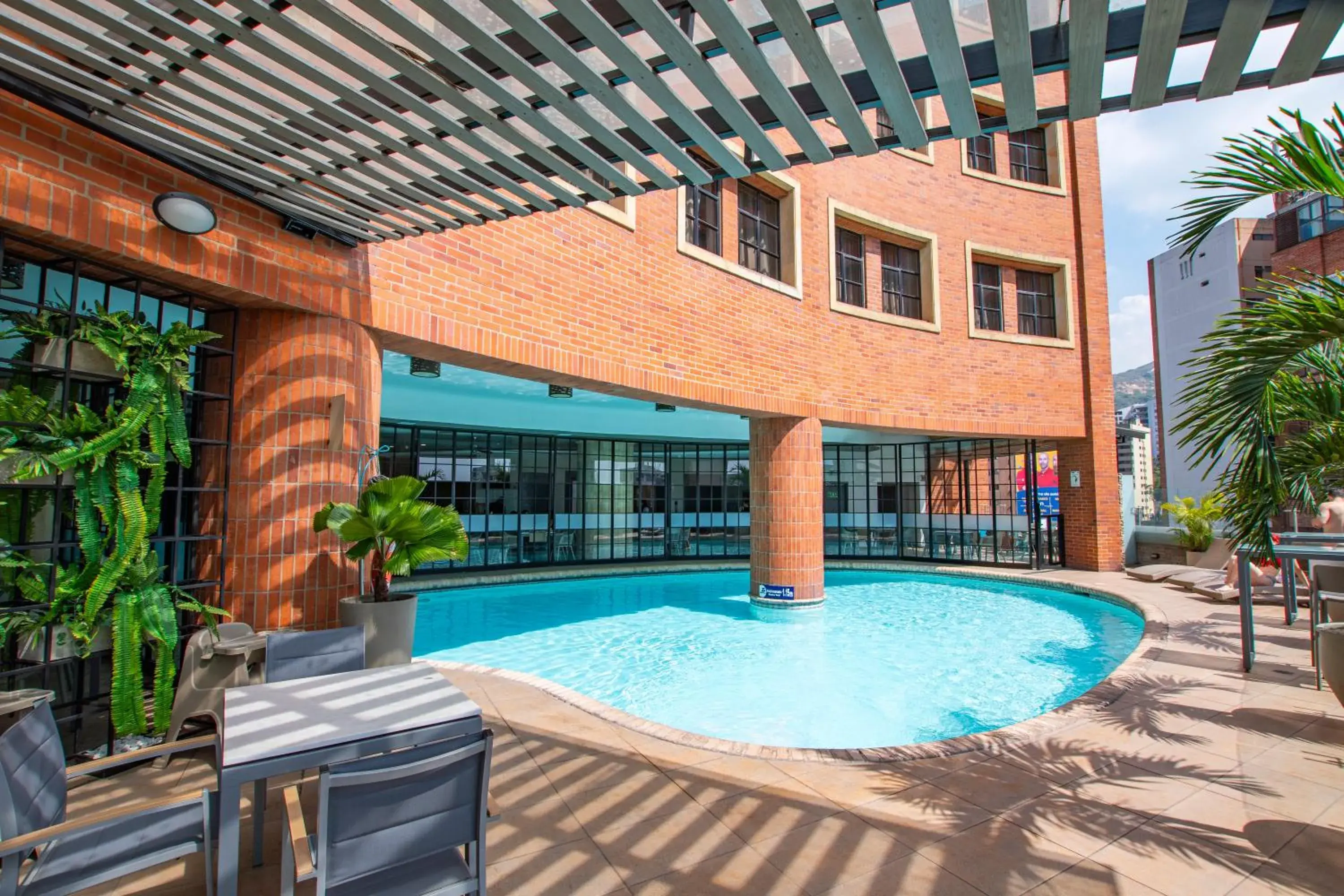 Swimming pool in Hotel Dann Carlton Cali Swimming pool in Hotel Dann Carlton Cali