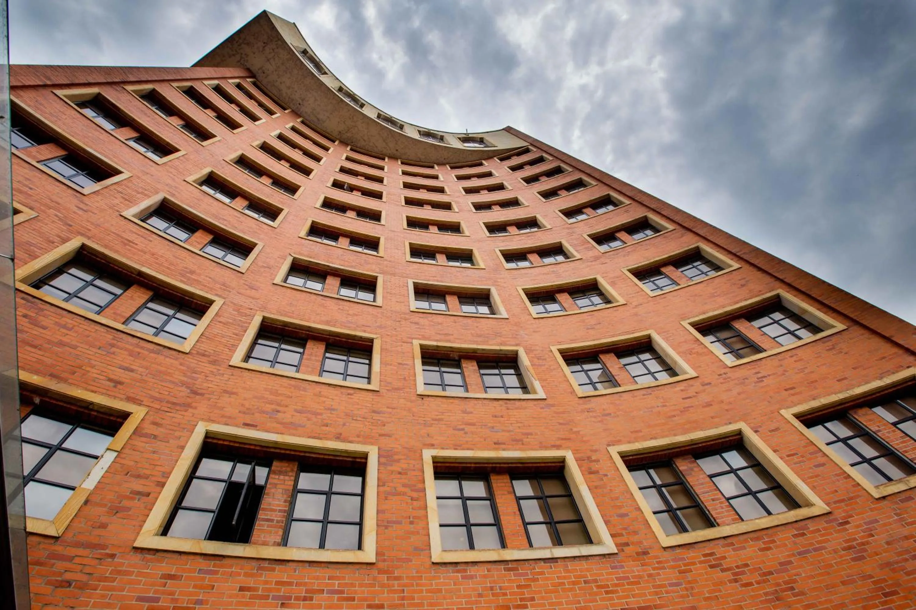 Property building in Hotel Dann Carlton Cali