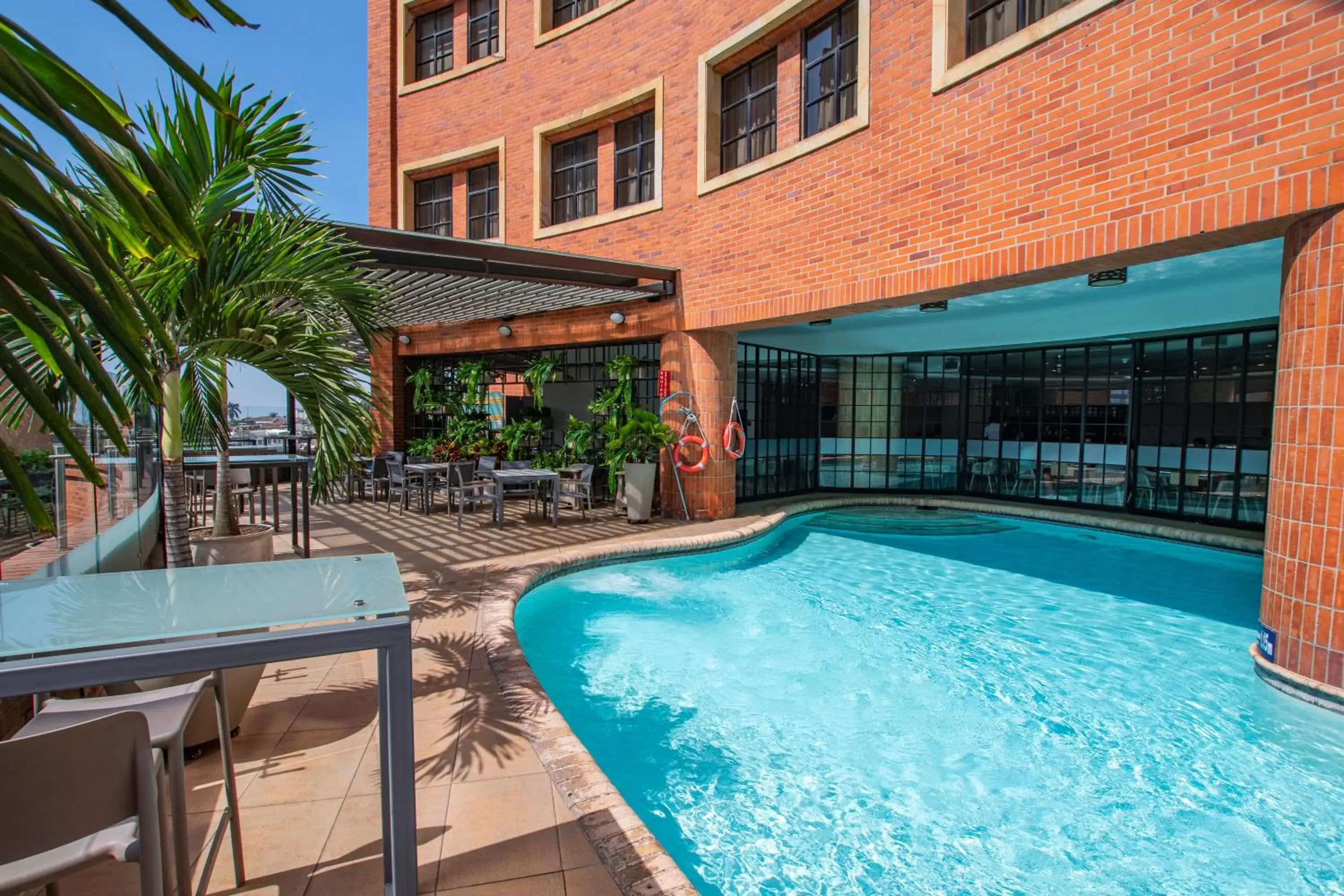 Swimming pool in Hotel Dann Cali Swimming pool in Hotel Dann Cali