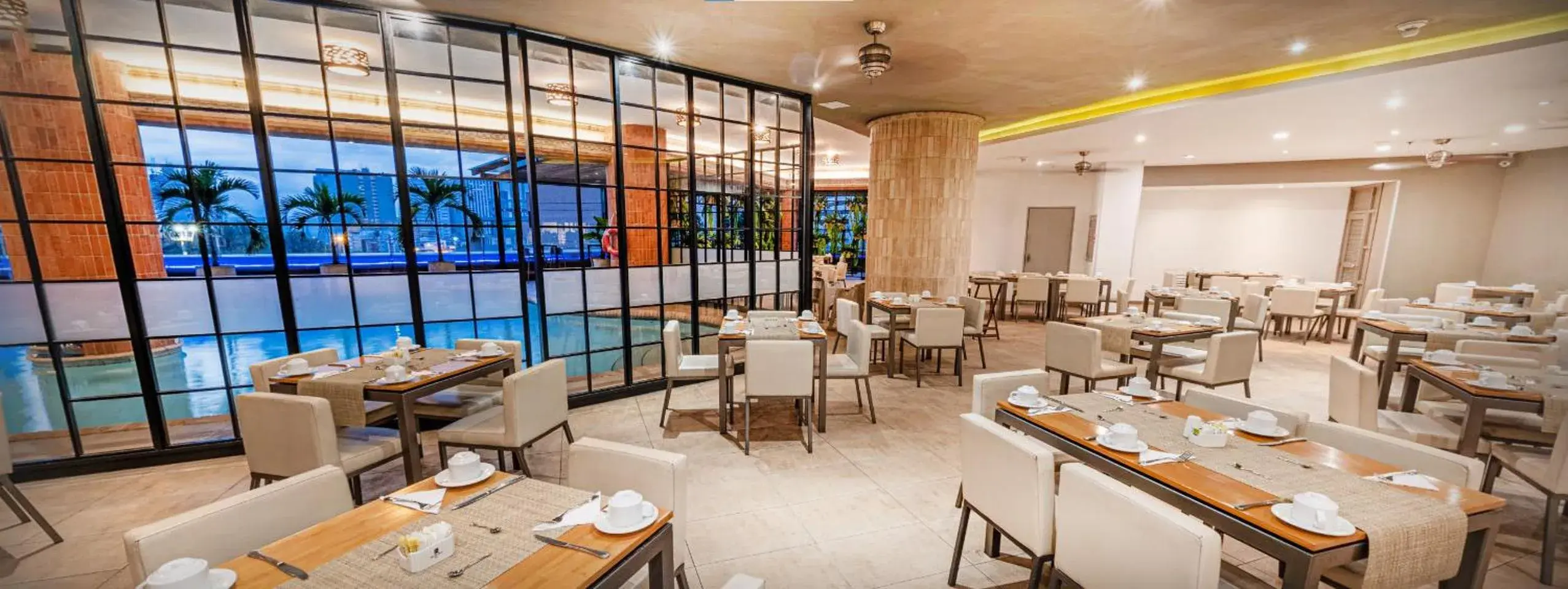 Restaurant/places to eat in Hotel Dann Cali Restaurant/places to eat in Hotel Dann Cali