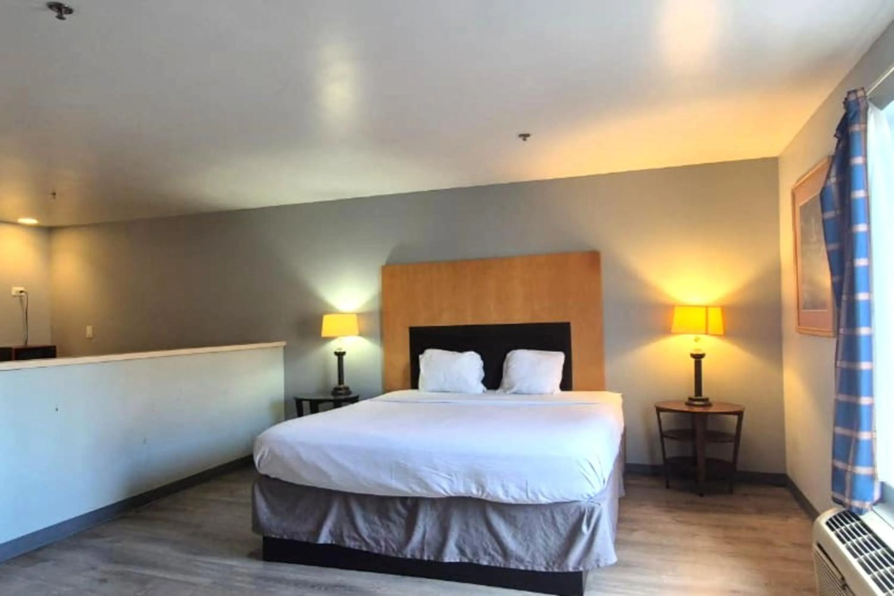 Bedroom, Bed in Kings Inn By OYO Calumet Park I-57