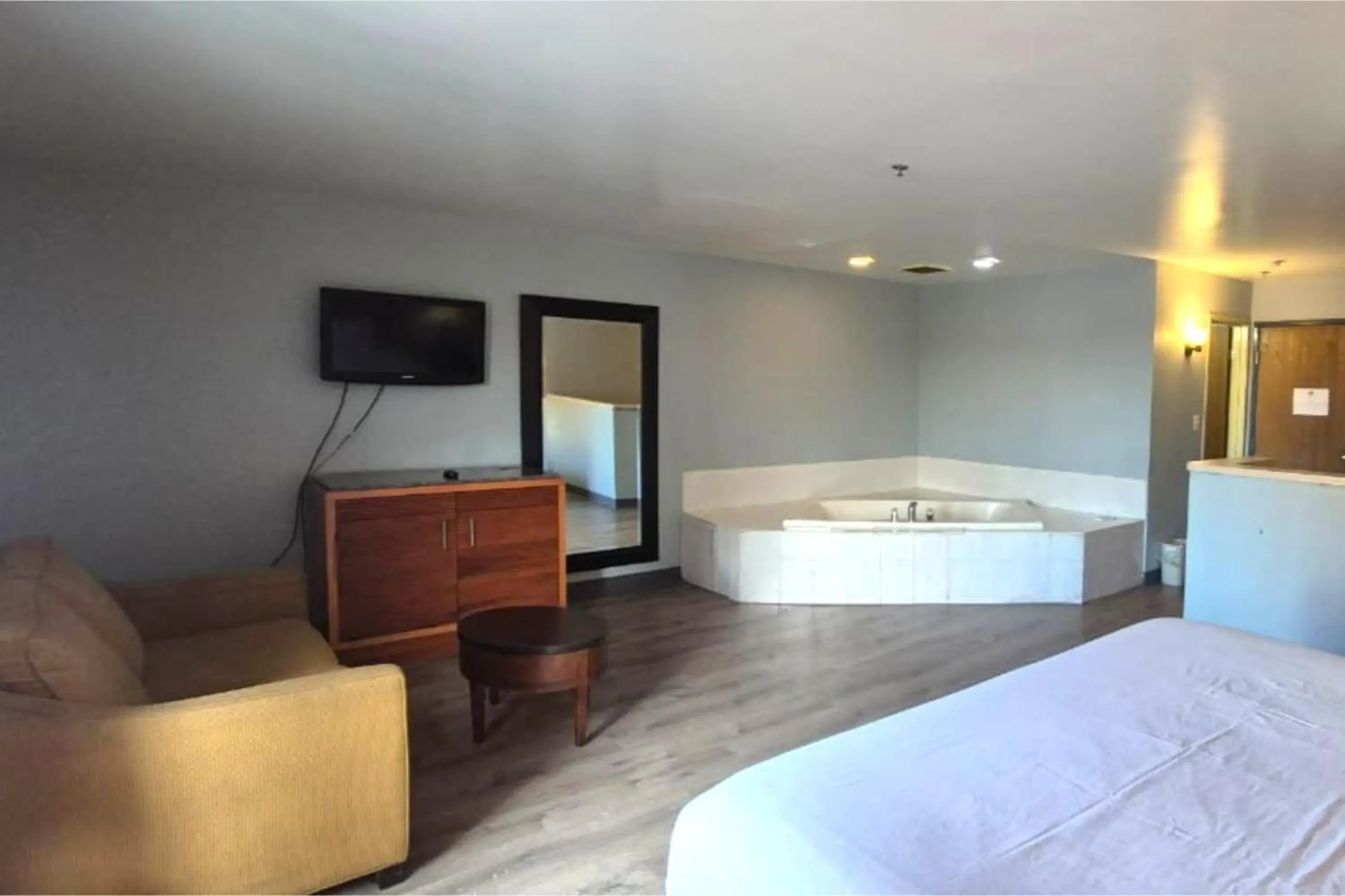 Bedroom, Bed in Kings Inn By OYO Calumet Park I-57 Bedroom, Bed in Kings Inn By OYO Calumet Park I-57