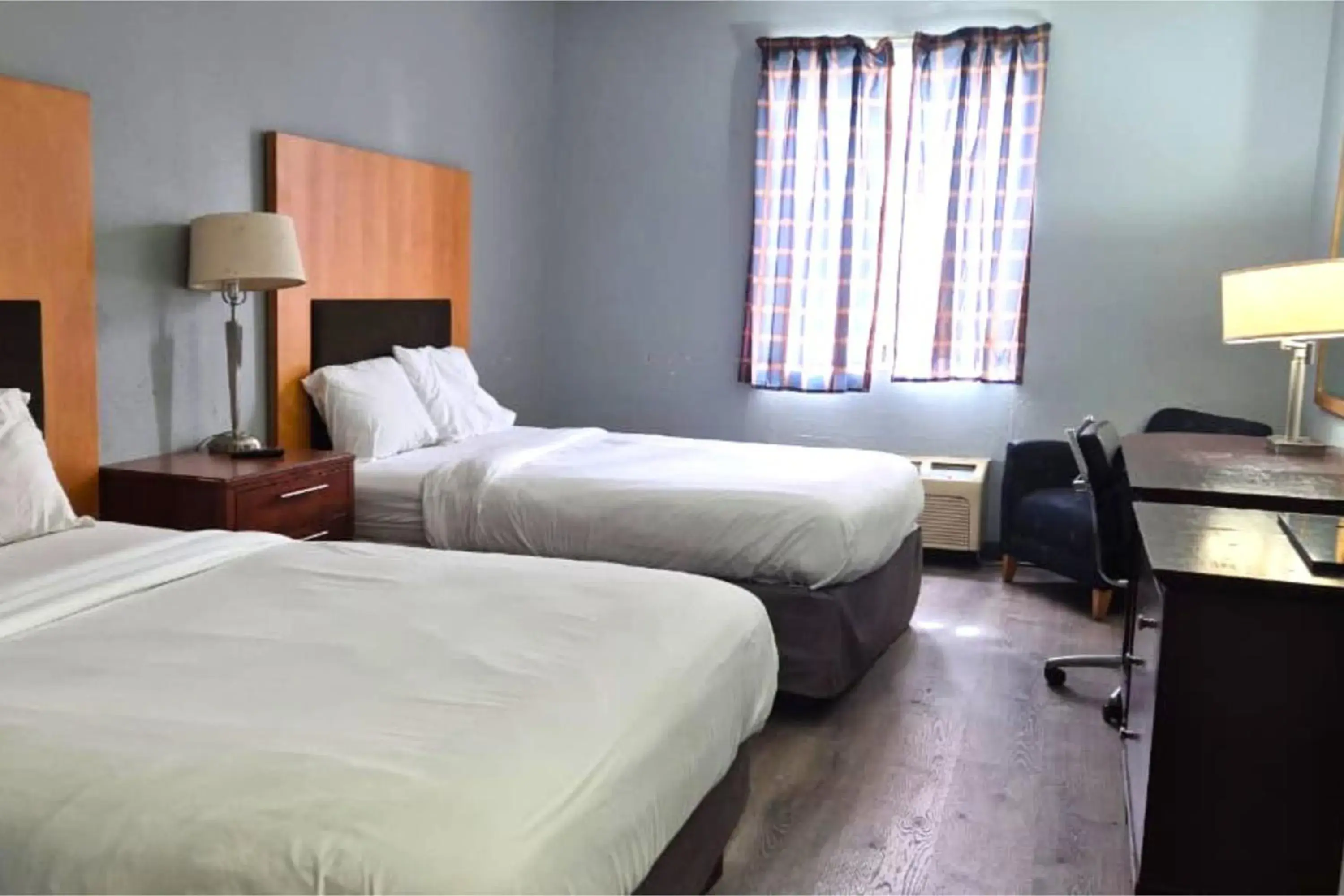 2 Queen Beds Non-Smoking in Kings Inn By OYO Calumet Park I-57 2 Queen Beds Non-Smoking in Kings Inn By OYO Calumet Park I-57