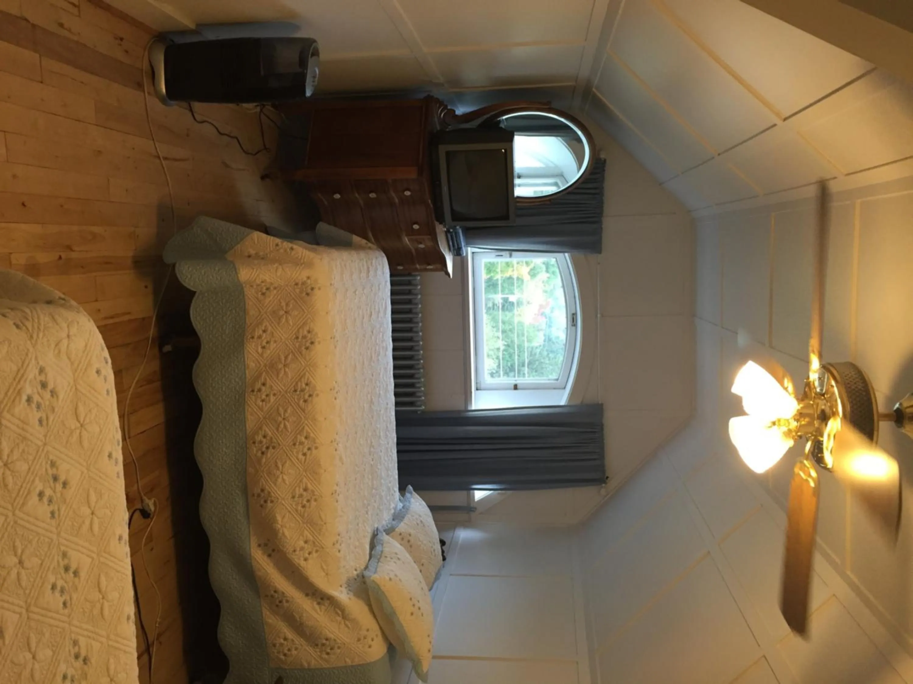 Bedroom in Le Petit Château Montebello B&B