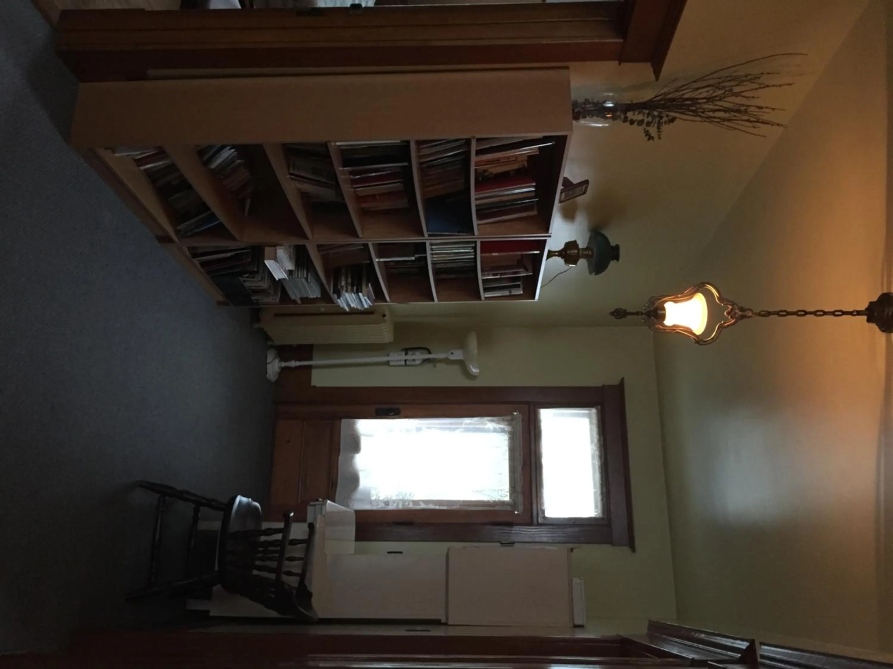 Library in Le Petit Château Montebello B&B