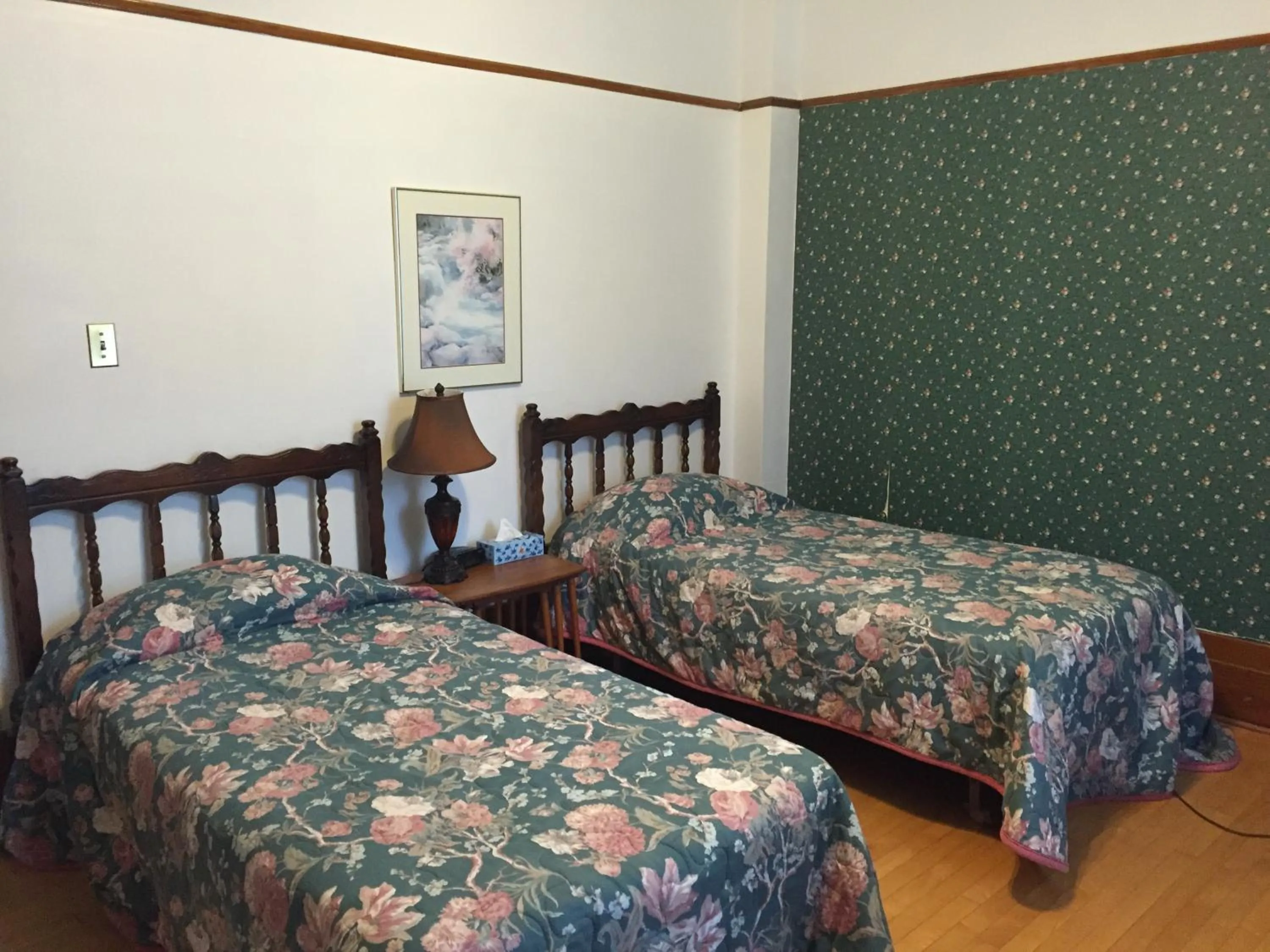 Bedroom, Bed in Le Petit Château Montebello B&B