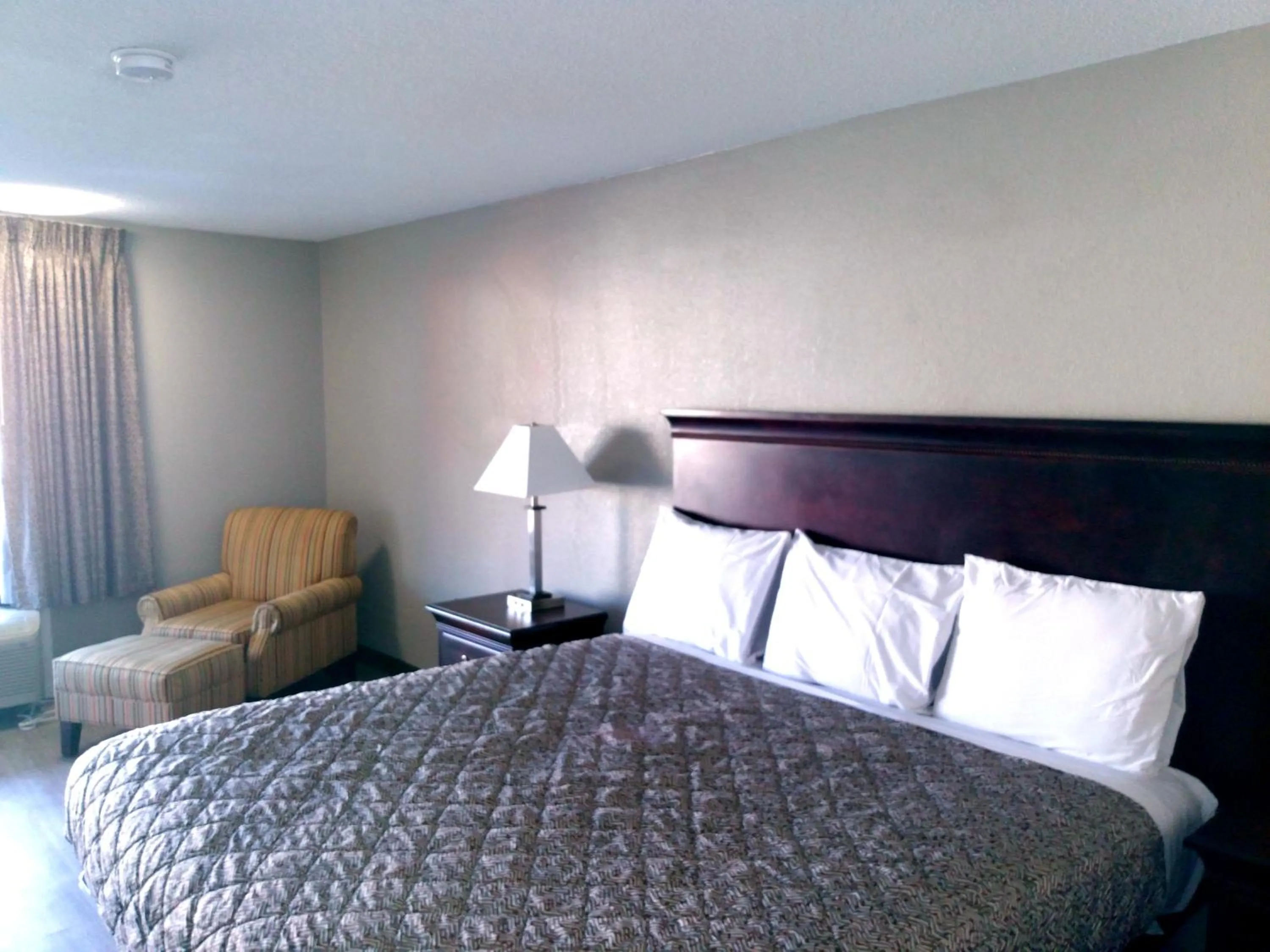 Photo of the whole room, Bed in Gateway Inn Savannah