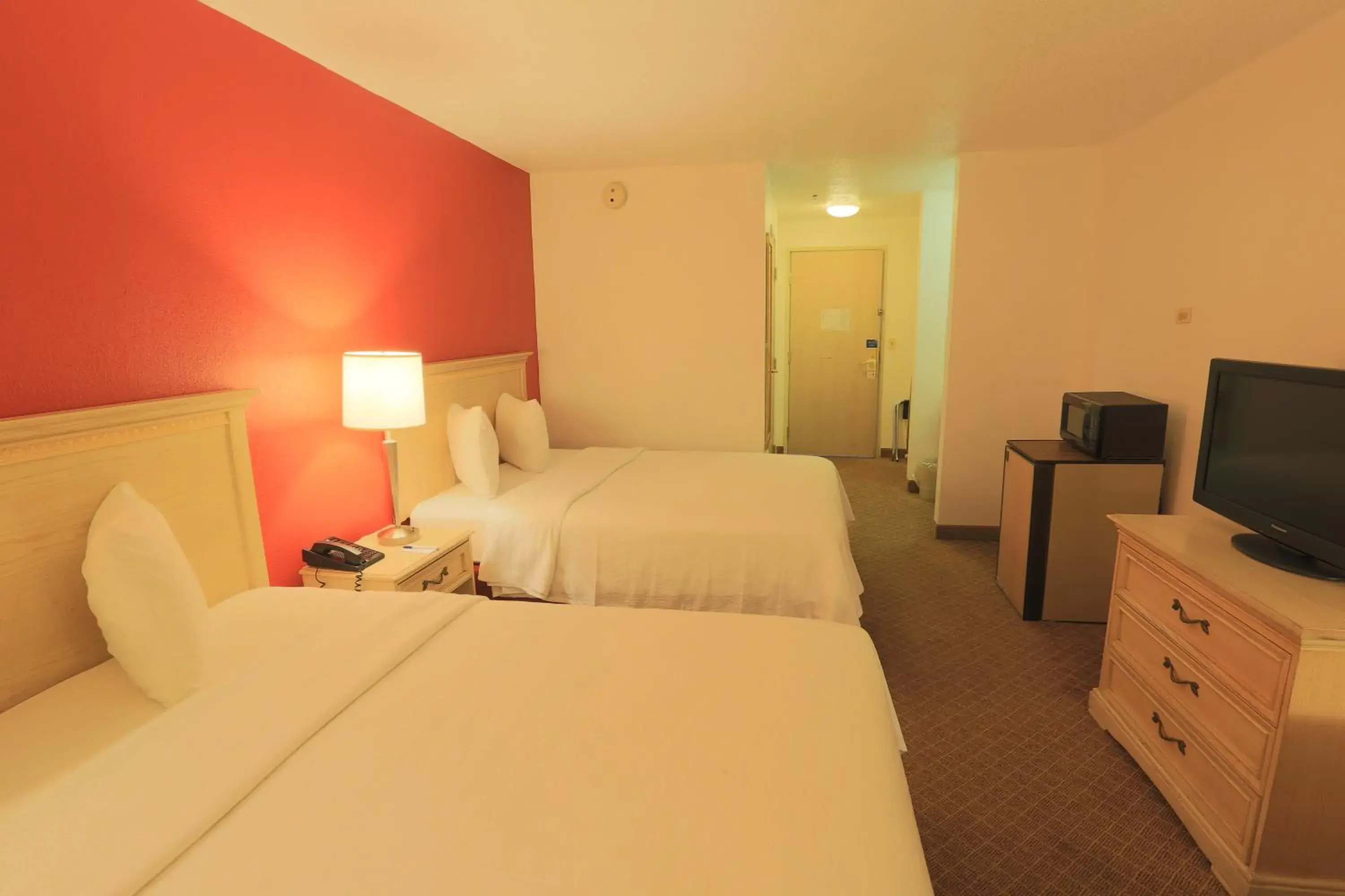 Photo of the whole room, Bed in Days Inn by Wyndham Calumet Park Photo of the whole room, Bed in Days Inn by Wyndham Calumet Park