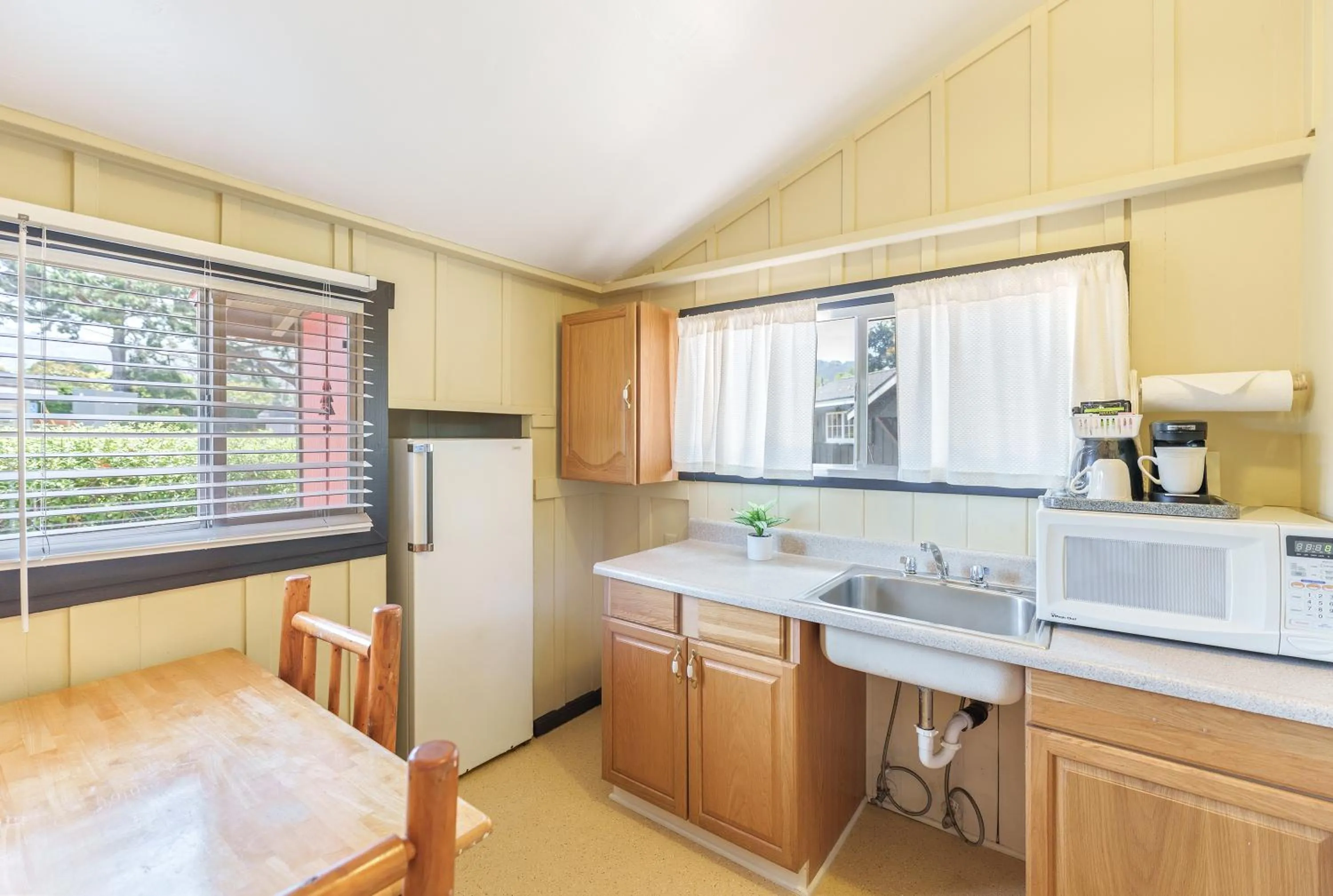 Kitchen or kitchenette in Carmel River Inn & Cottages